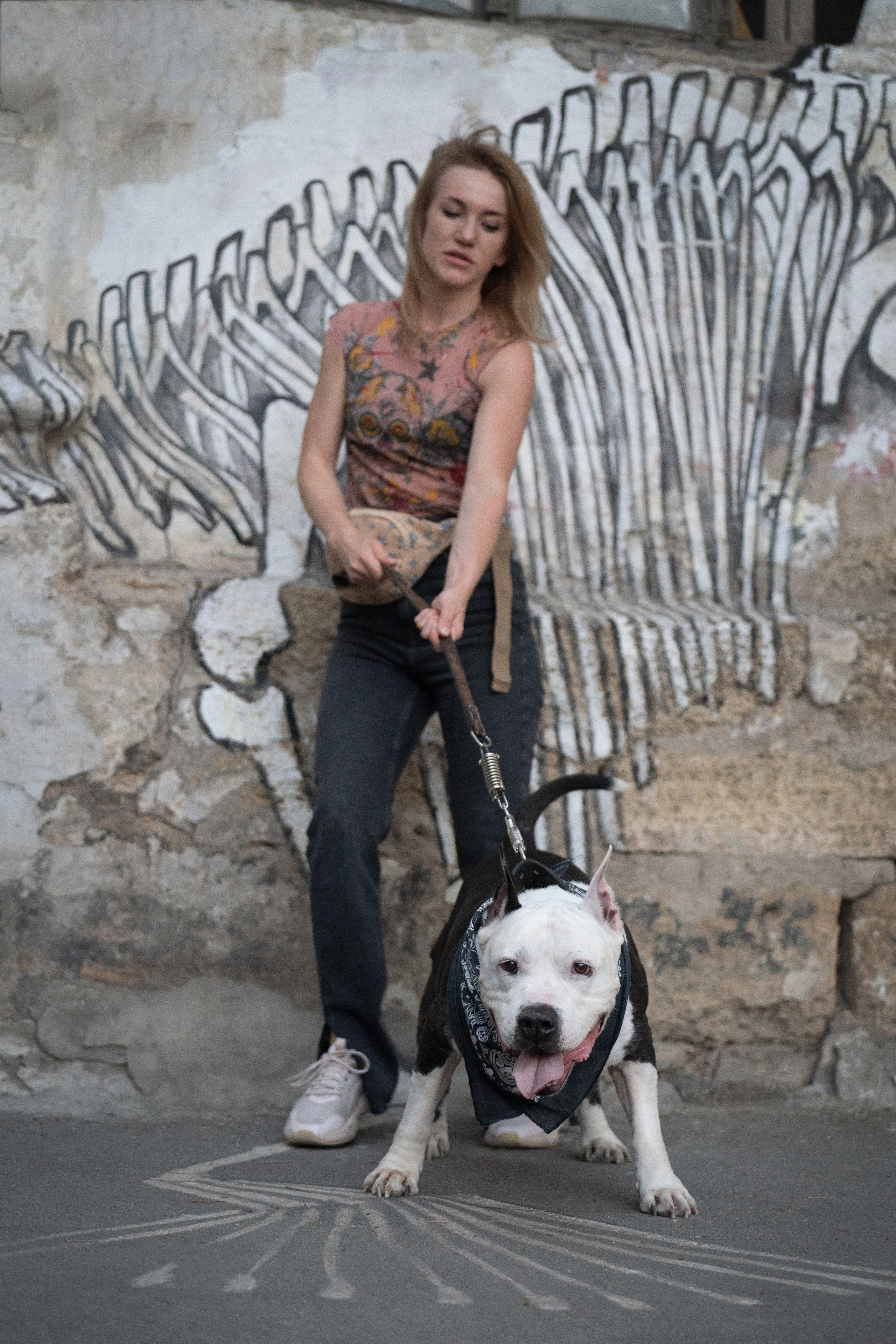 Оля и Пит в городе. Фотограф анималист