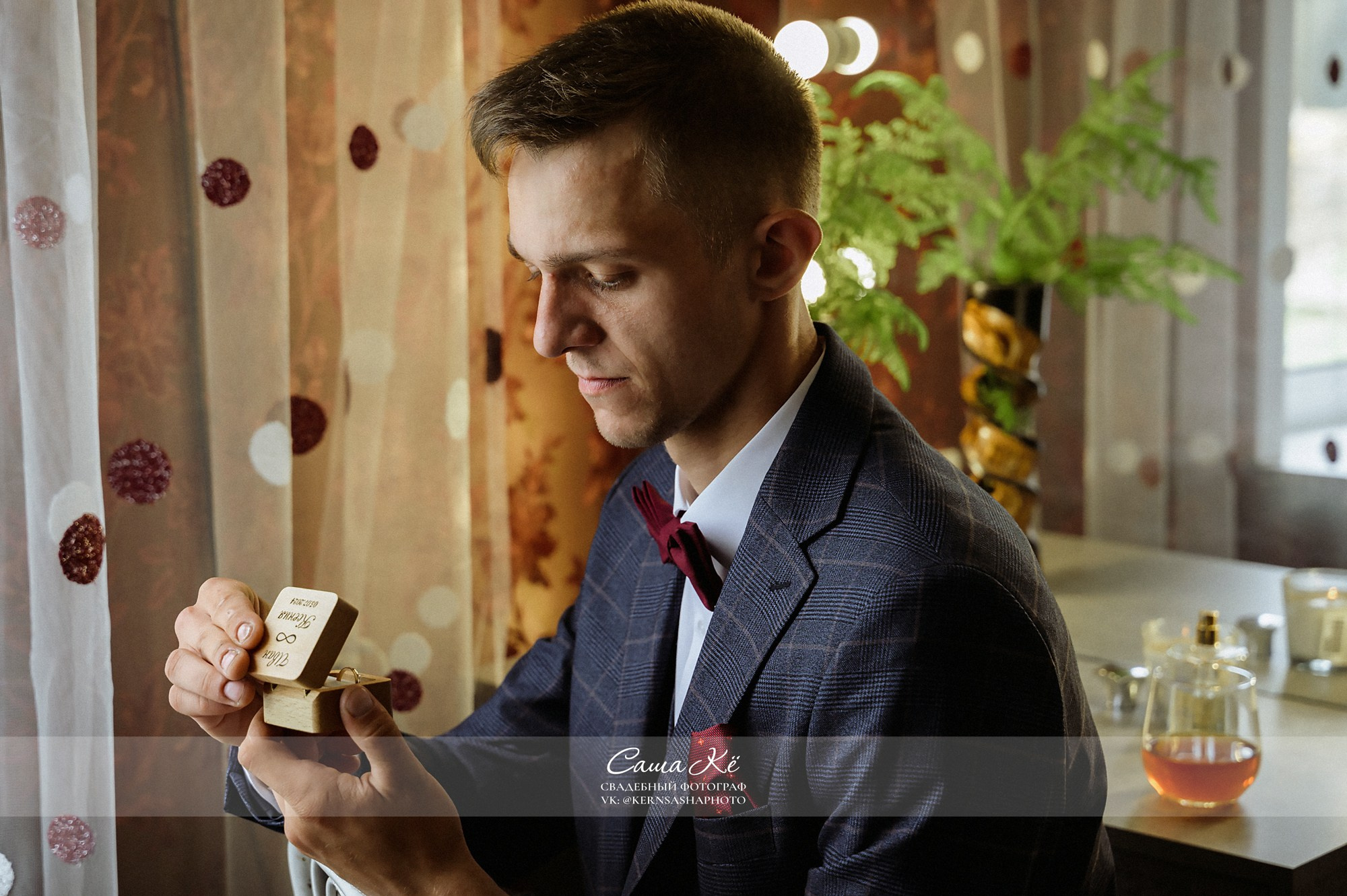 Катание на велосипеде на набережной — нестандартный выбор для пары. Профессиональный фотограф из Новосибирска — Саша Кё.