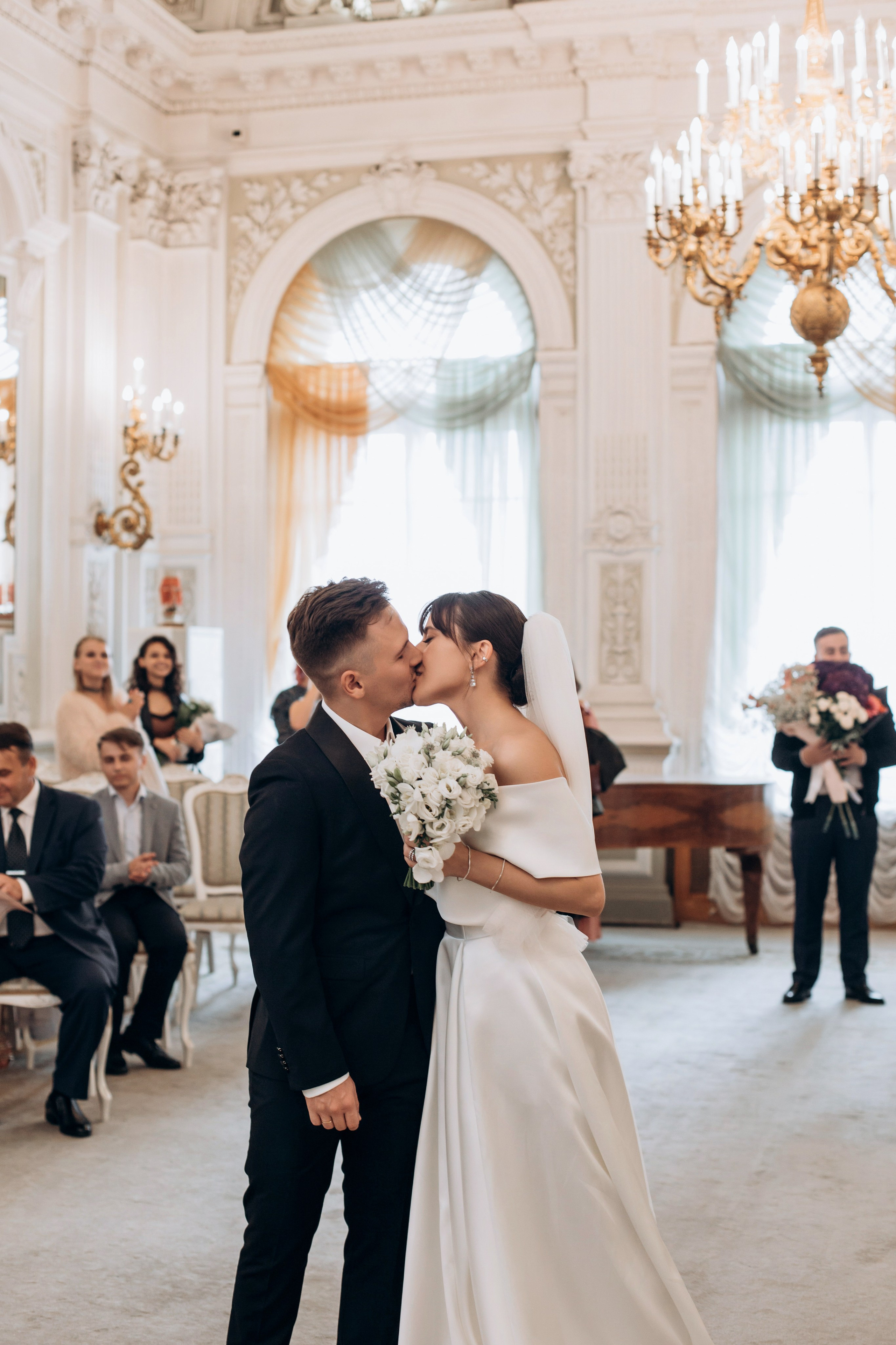 Свадьба на катере. Свадебный фотограф в Санкт-Петербурге Вика Стукачева