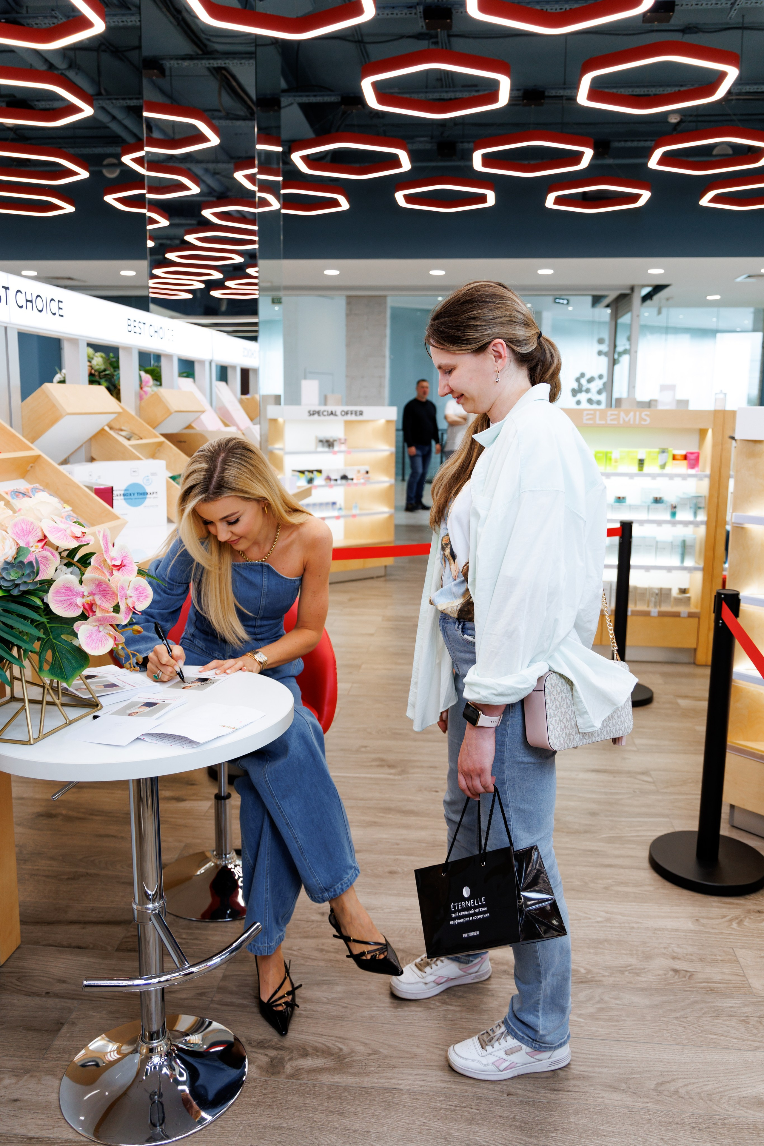 Юлианна Караулова в ETERNELLE 2024. Фотограф в Омске Валерия Крячко