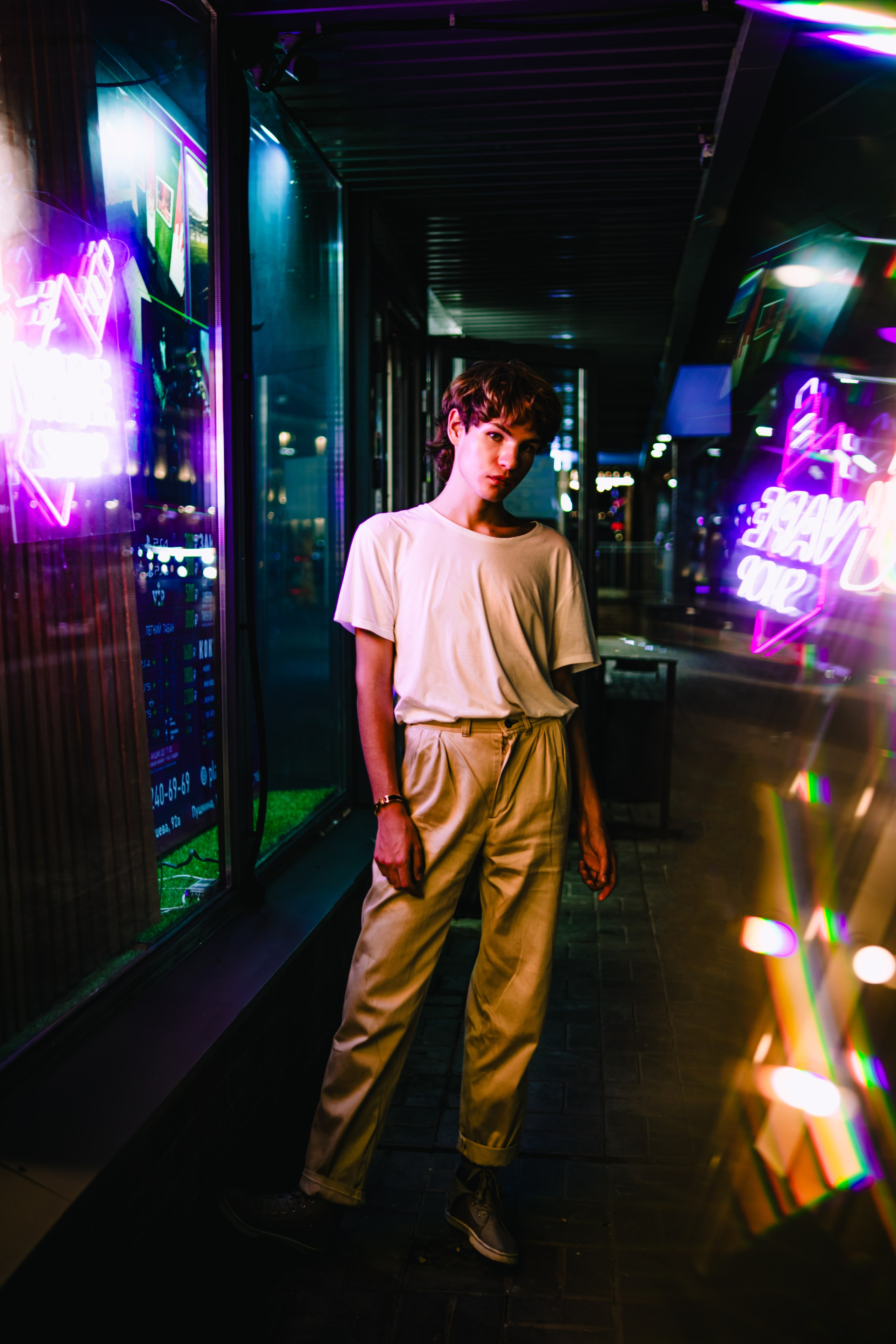 Глеб / EXTRA UNCONTROLLED BOKEH & Refraction of the Showcase. Felixtones