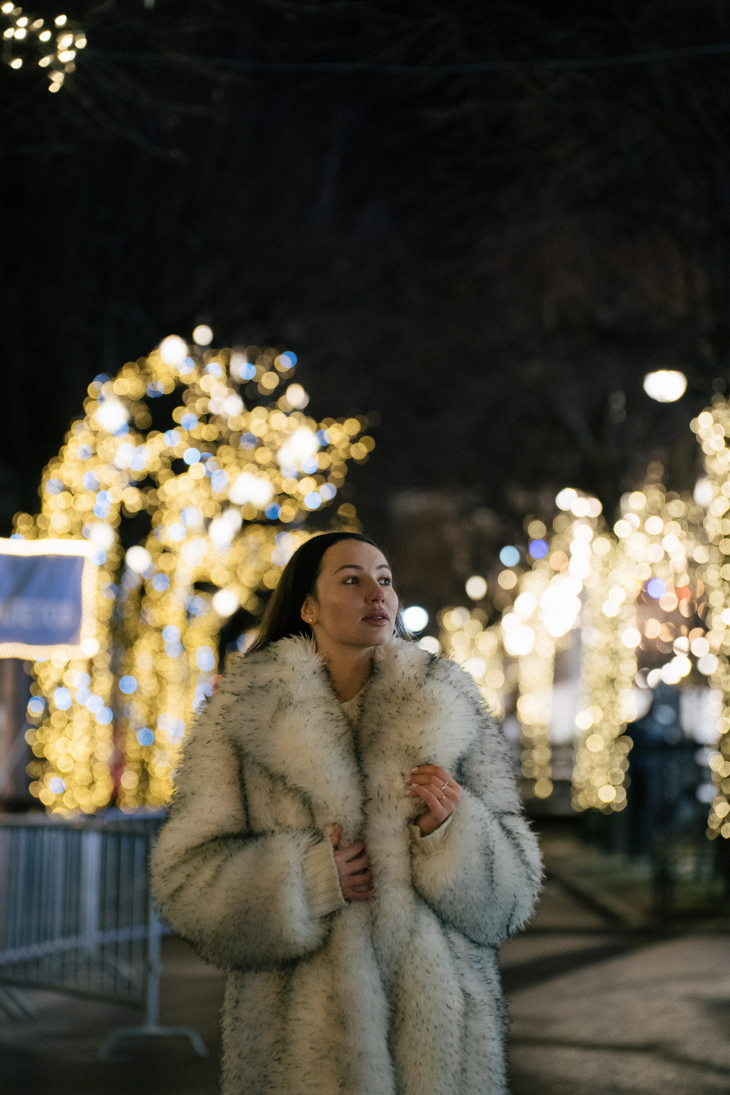 ПРОГУЛКА НА МАНЕЖНОЙ ПЛОЩАДИ ДЛЯ ДЕВУШКИ ПЕРЕД НОВЫМ ГОДОМ (НОВОГОДНЯЯ ФОТОСЕССИИЯ НА МАНЕЖНОЙ ПЛОЩАДИ). Профессиональный фотограф, Санкт-Петербург — Виктория Богомолова