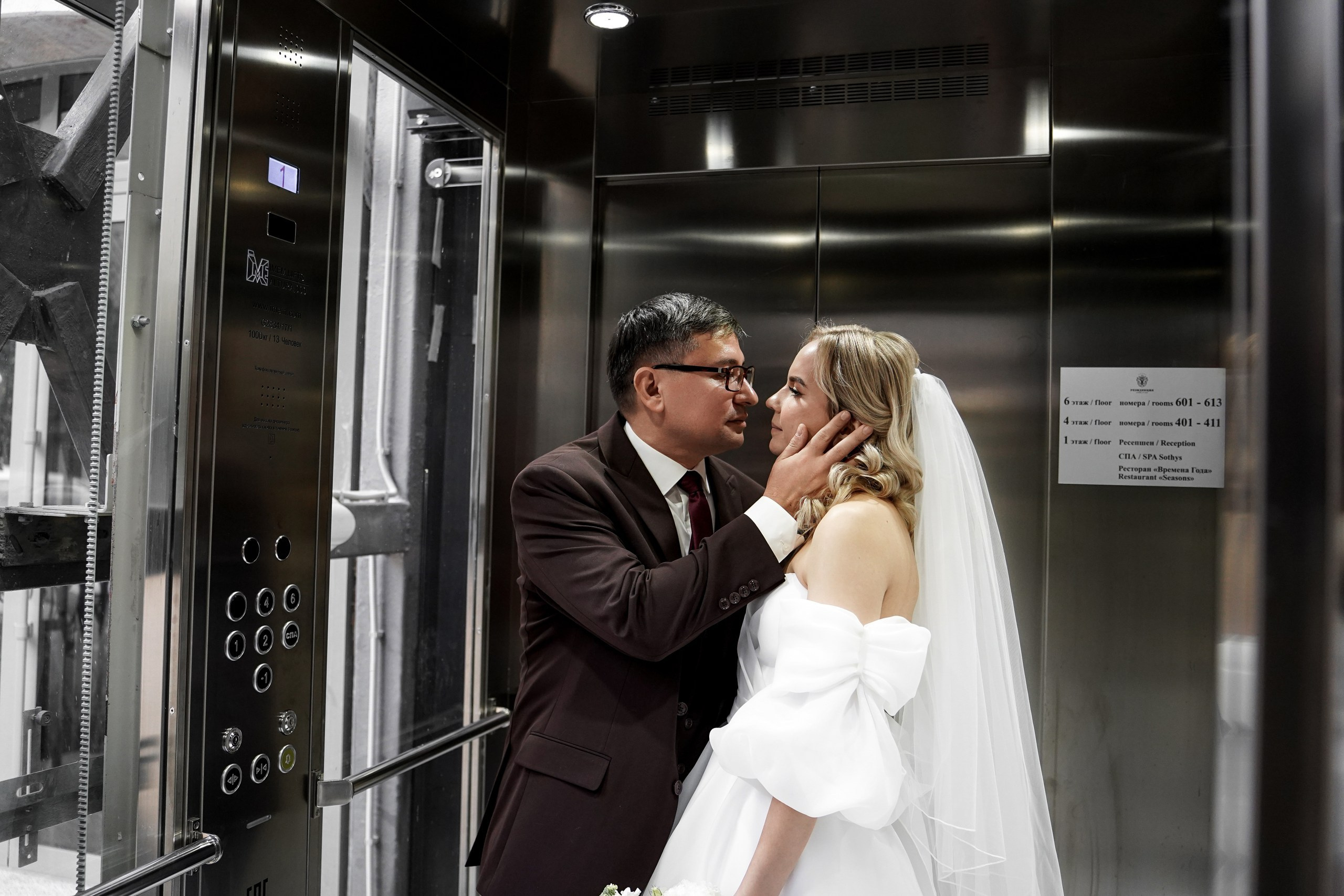 Свадебная фотосессия «4 часа». Отель Резиденция в Ростове-на-Дону. Кадры молодоженов на природе. Фотосессия банкета 1 час. Свадебный фотограф в Ростове-на-Дону. Таинство Крещения и Венчания, семейные фотосессии. Алёна Чёботова