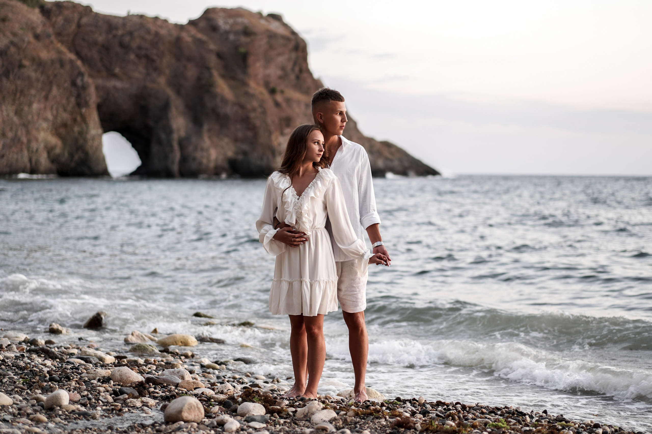 Матвей и Софья на фотосессии дикого пляжа Грот Дианы в Крыму. Свадебный фотограф в Ростове-на-Дону. Таинство Крещения и Венчания, семейные фотосессии. Алёна Чёботова