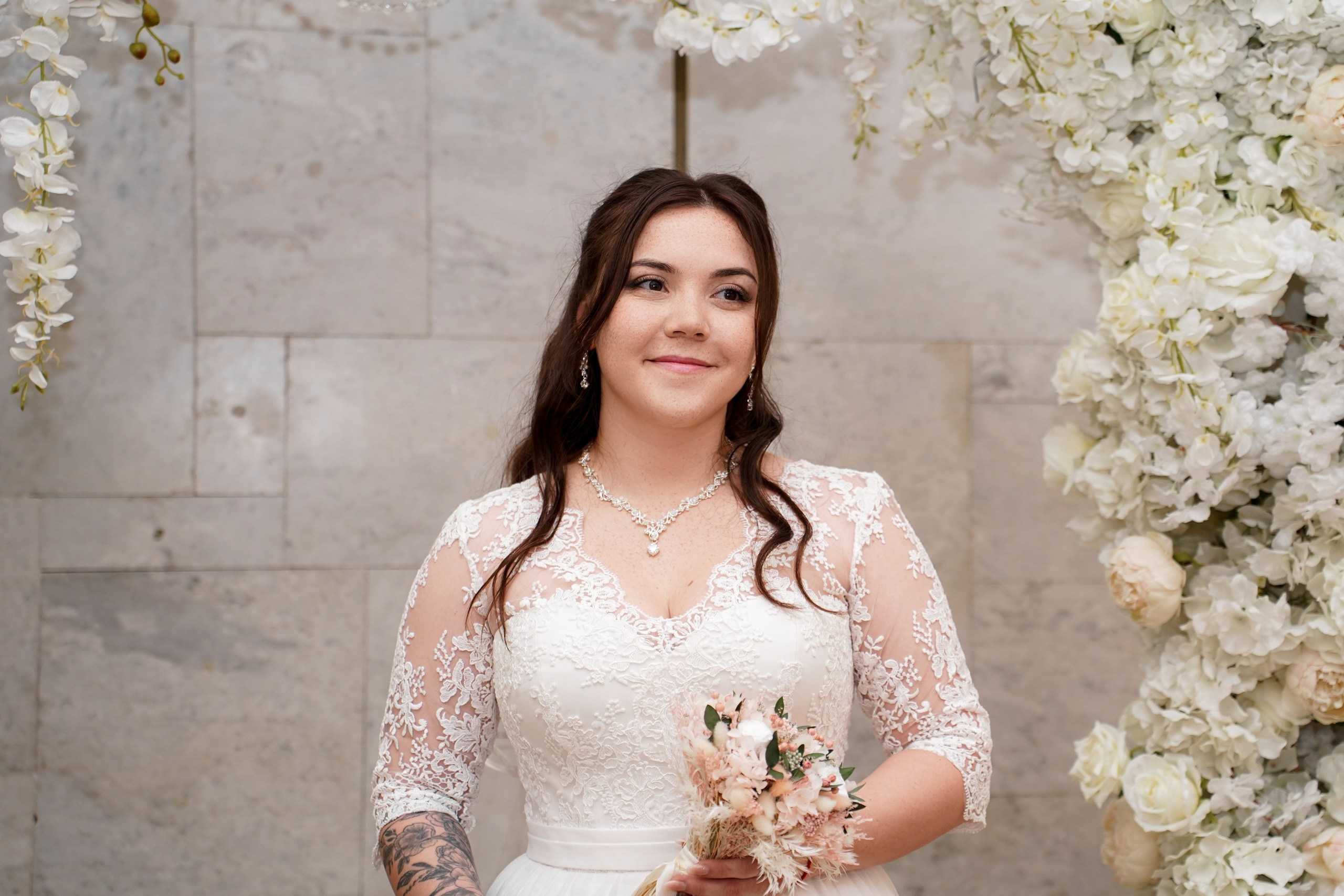 Свадебная фотосессия в Кировском ЗАГСе в Ростове-на-Дону. Фотограф Алёна Чёботова. Свадебный фотограф в Ростове-на-Дону. Таинство Крещения и Венчания, семейные фотосессии. Алёна Чёботова