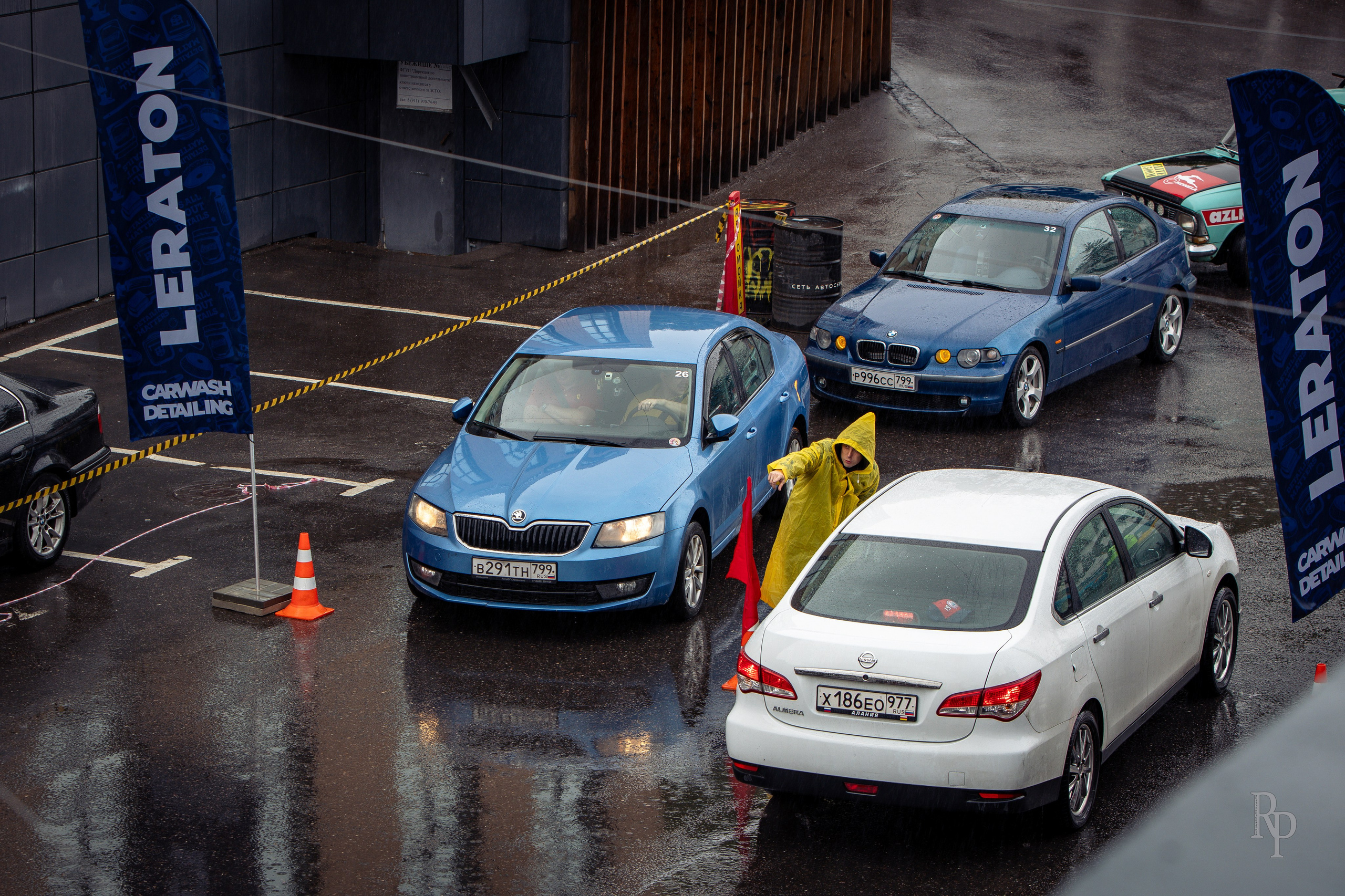 SHOWDOWN. Rusty Photographer