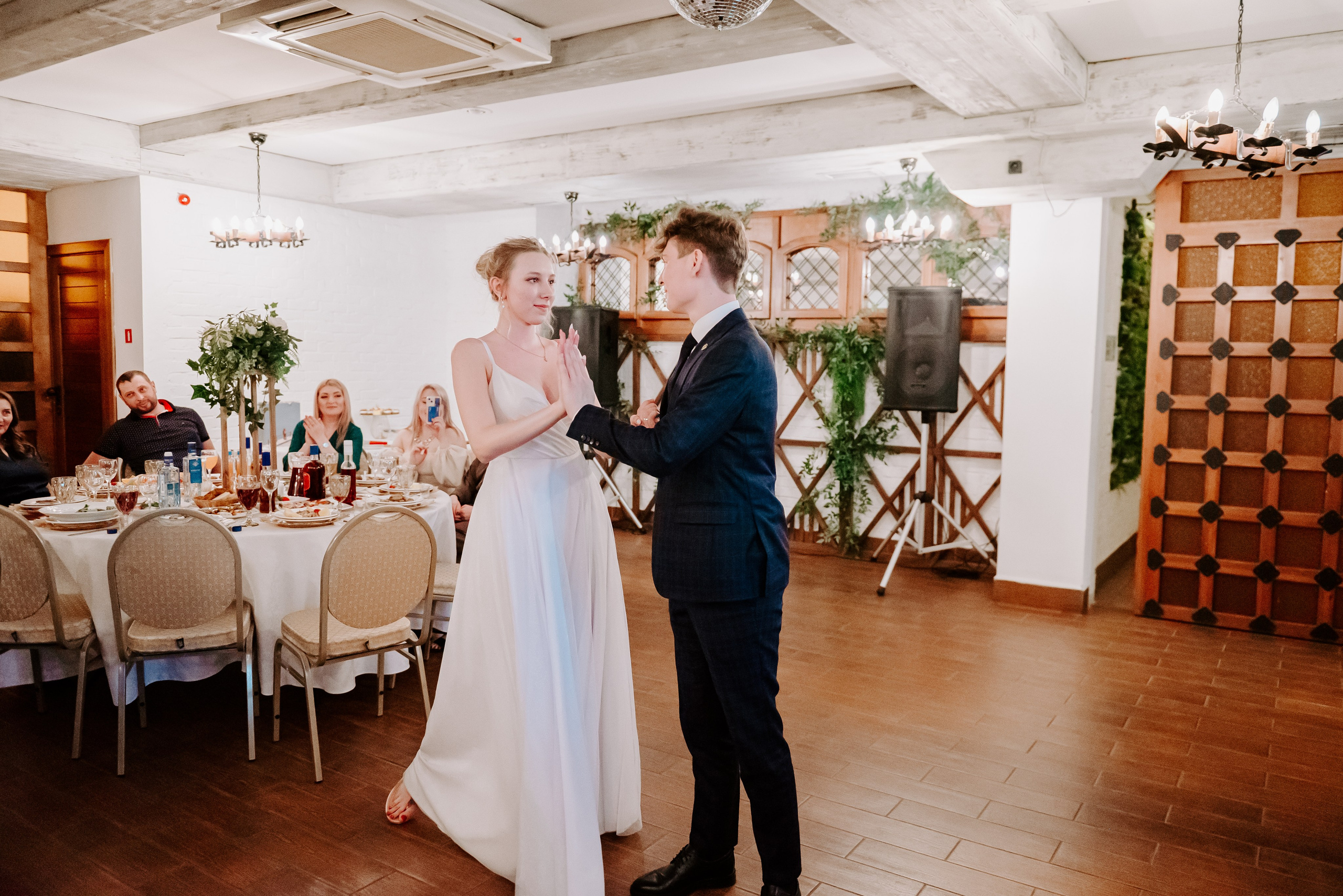 Свадебная фотосессия в музыкальном театре в г. Кемерово