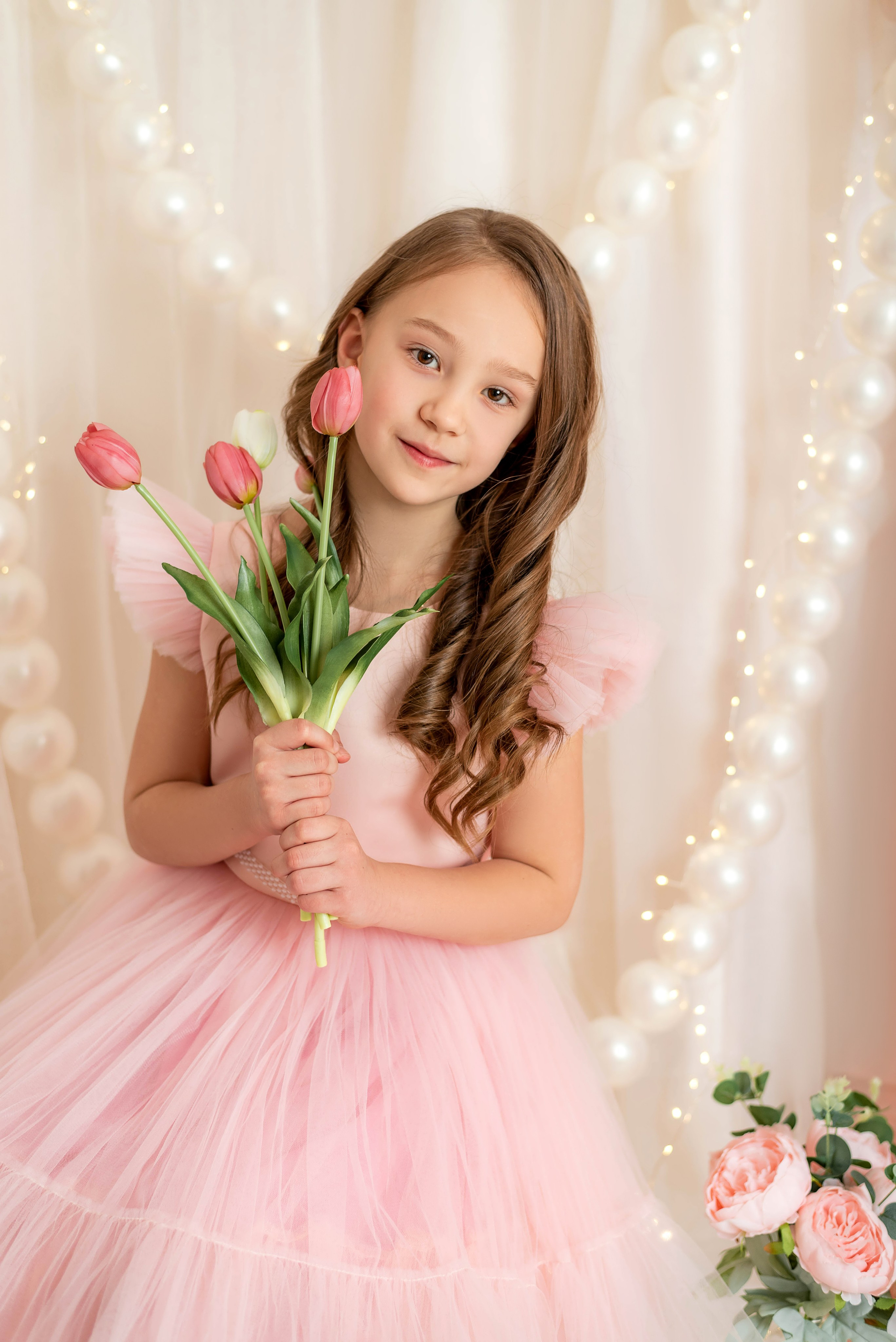 София и Есения — тюльпаны. Семейный и детский фотограф Наталья Горда