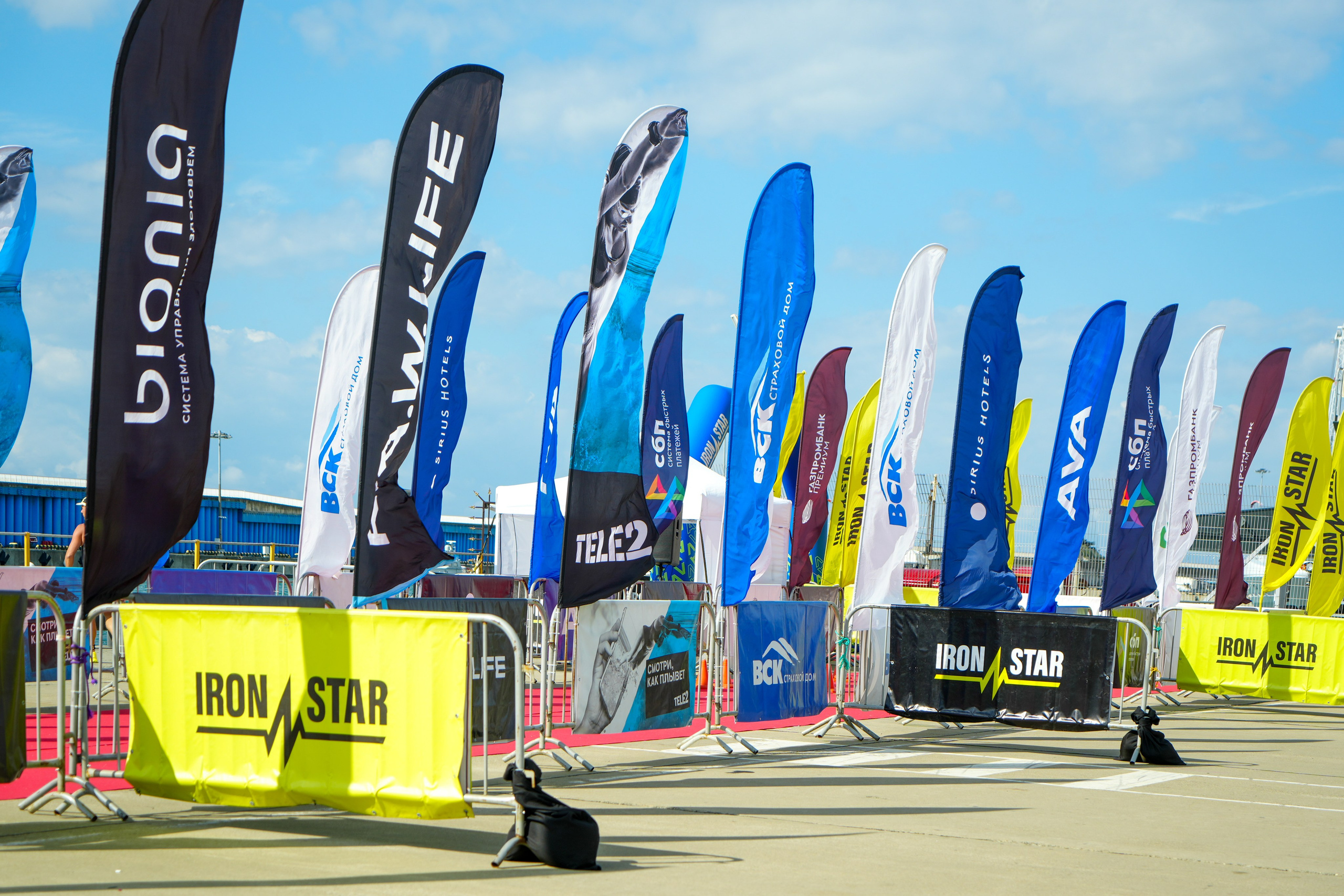 Фотоотчет партнерской интеграции для компании TELE2 на фестивале Ironstar. Репортажный фотограф в Красной Поляне и Сочи Павлюченко Екатерина