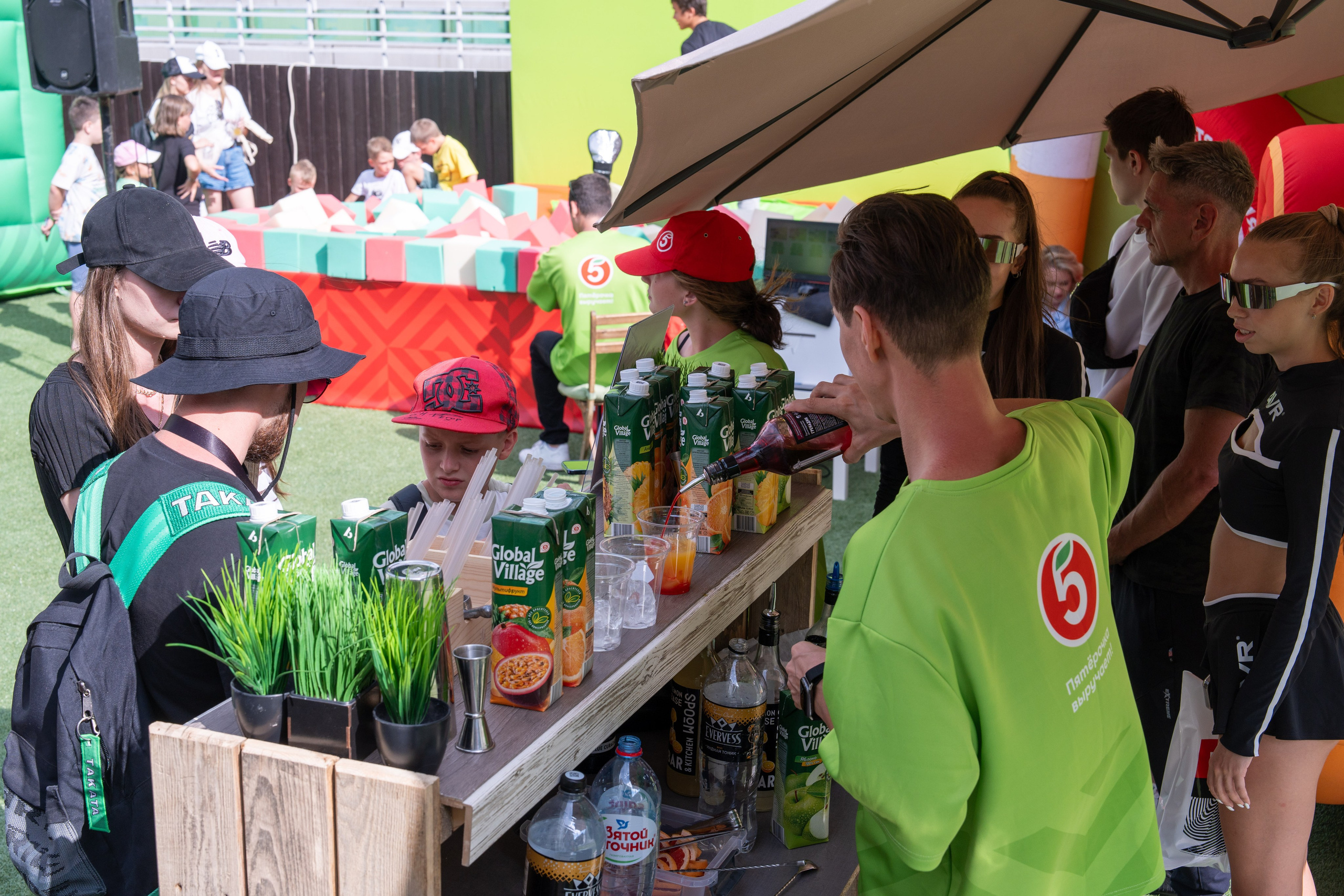 Фотоотчет партнеской интеграции для сети «Пятерочка» на фестивале «Grounded». Репортажный фотограф в Красной Поляне и Сочи Павлюченко Екатерина