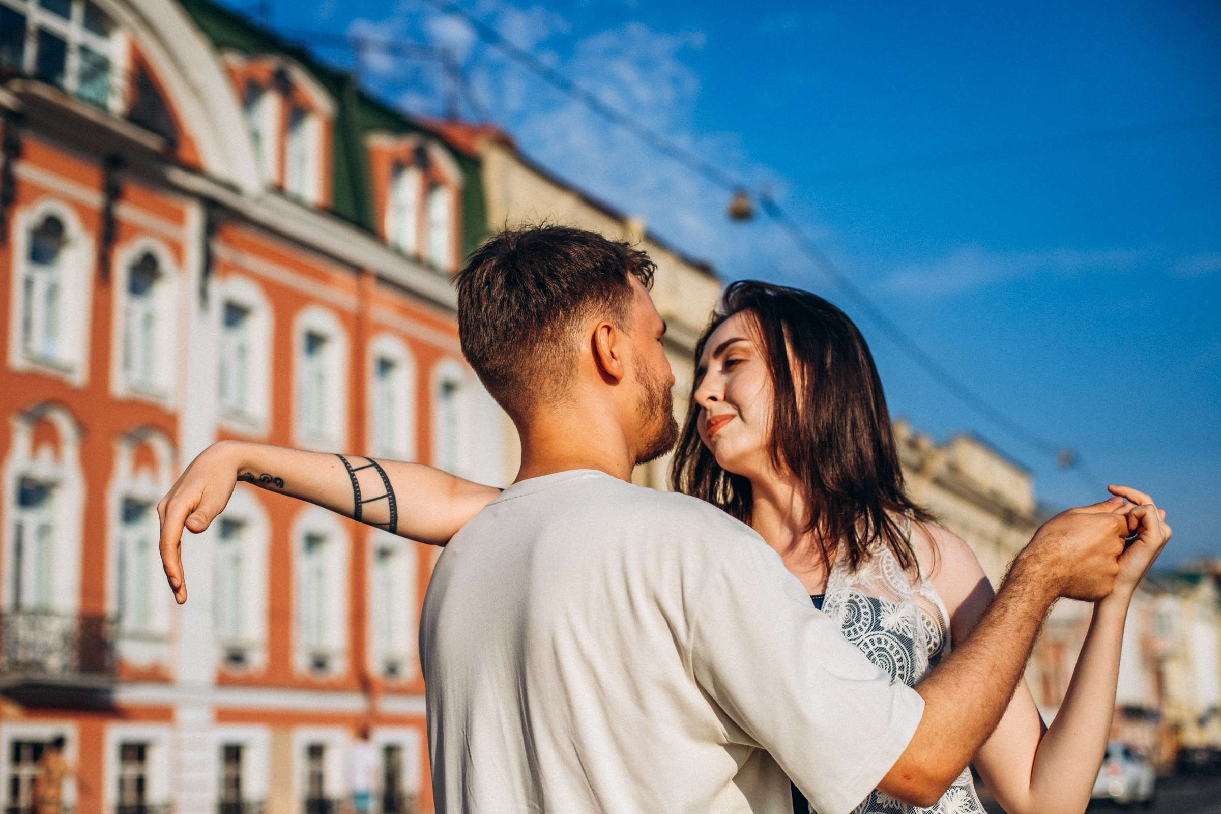 Валерия с супругом в июле. Фотопрогулка в Петербурге. Индивидуальный и семейный фотограф в Санкт-Петербурге