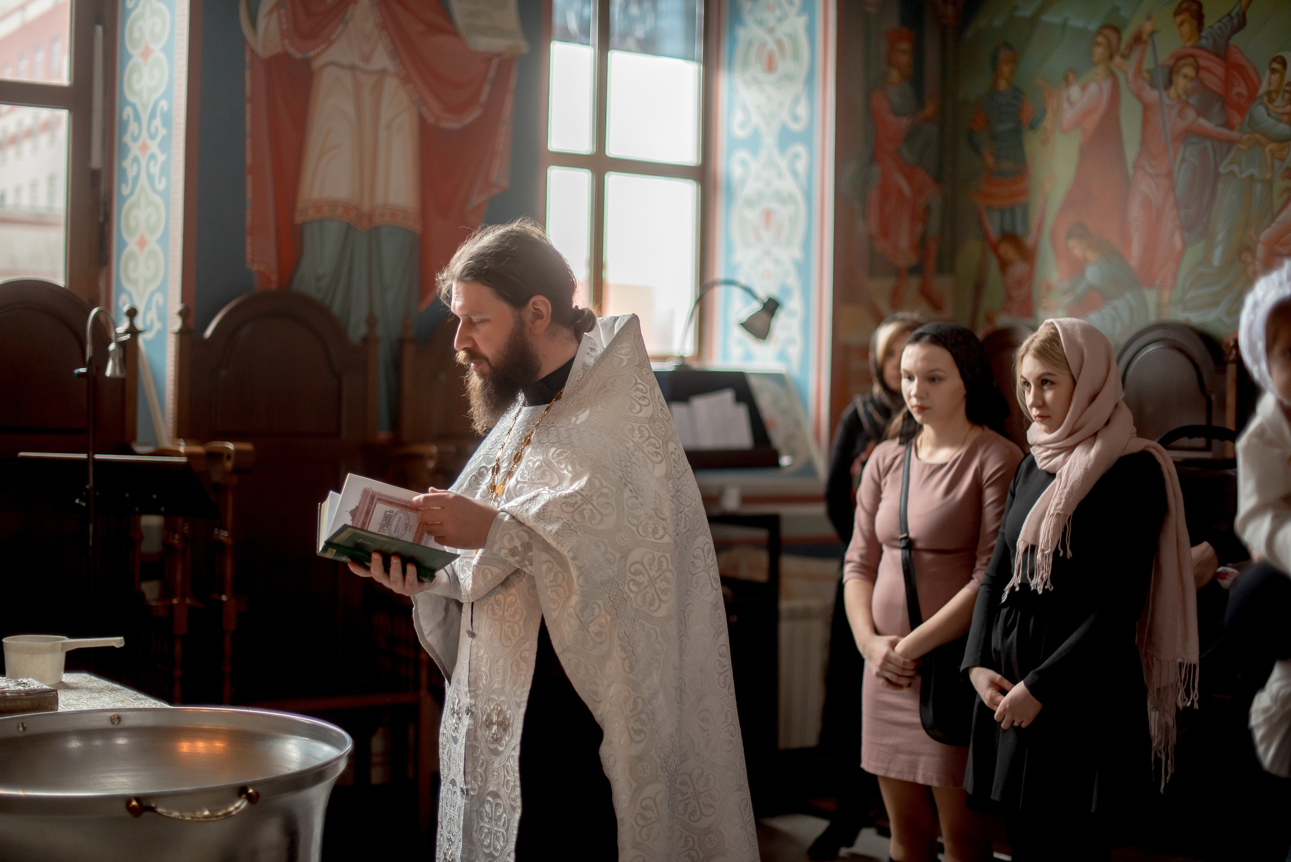 Крещение в мужском монастыре. Фотограф Мария Стрелкова