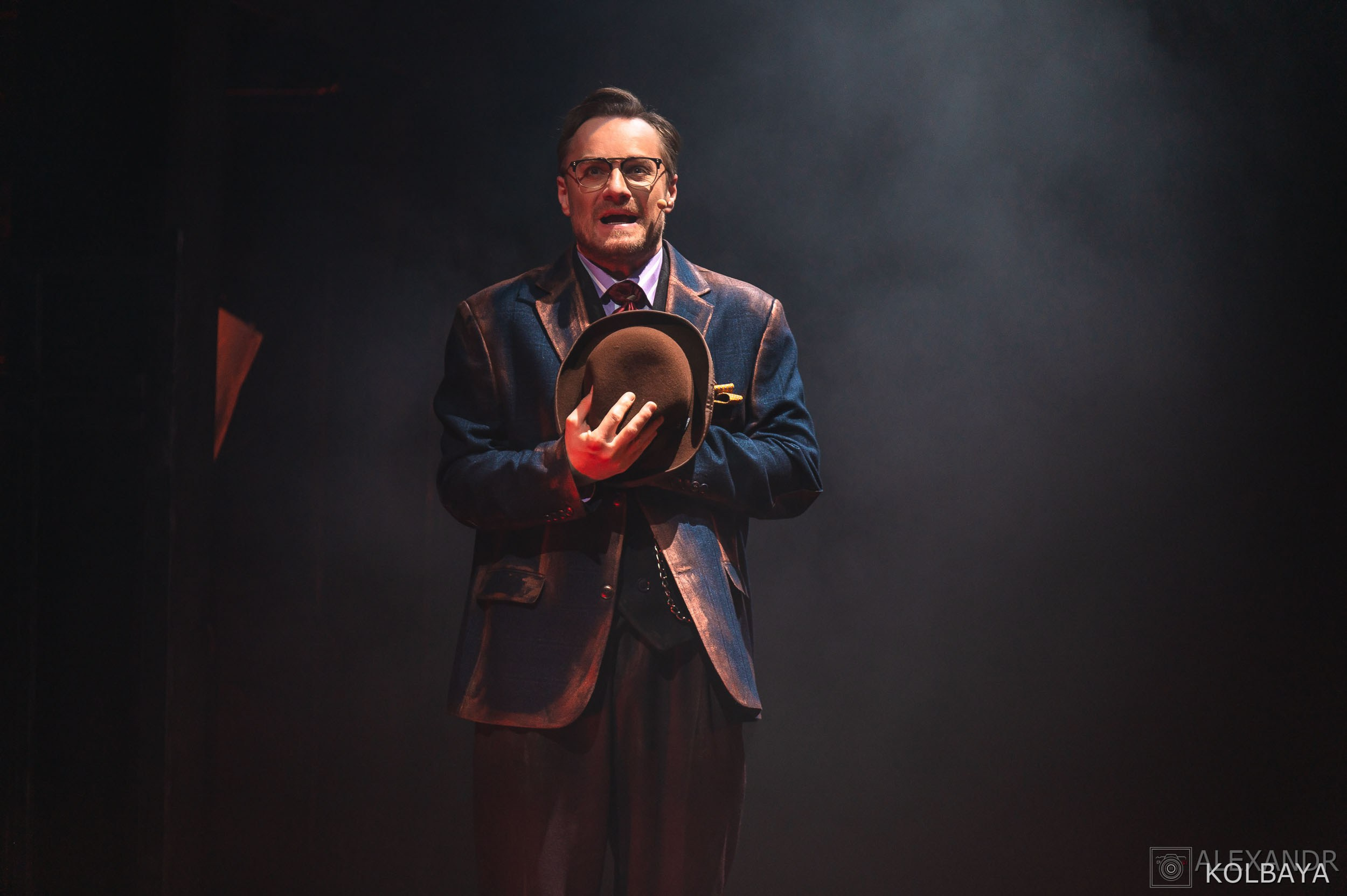 Фотографии со спектакля «Однажды в городе N». Концертный и театральный репортажный фотограф в Москве Александр Колбая