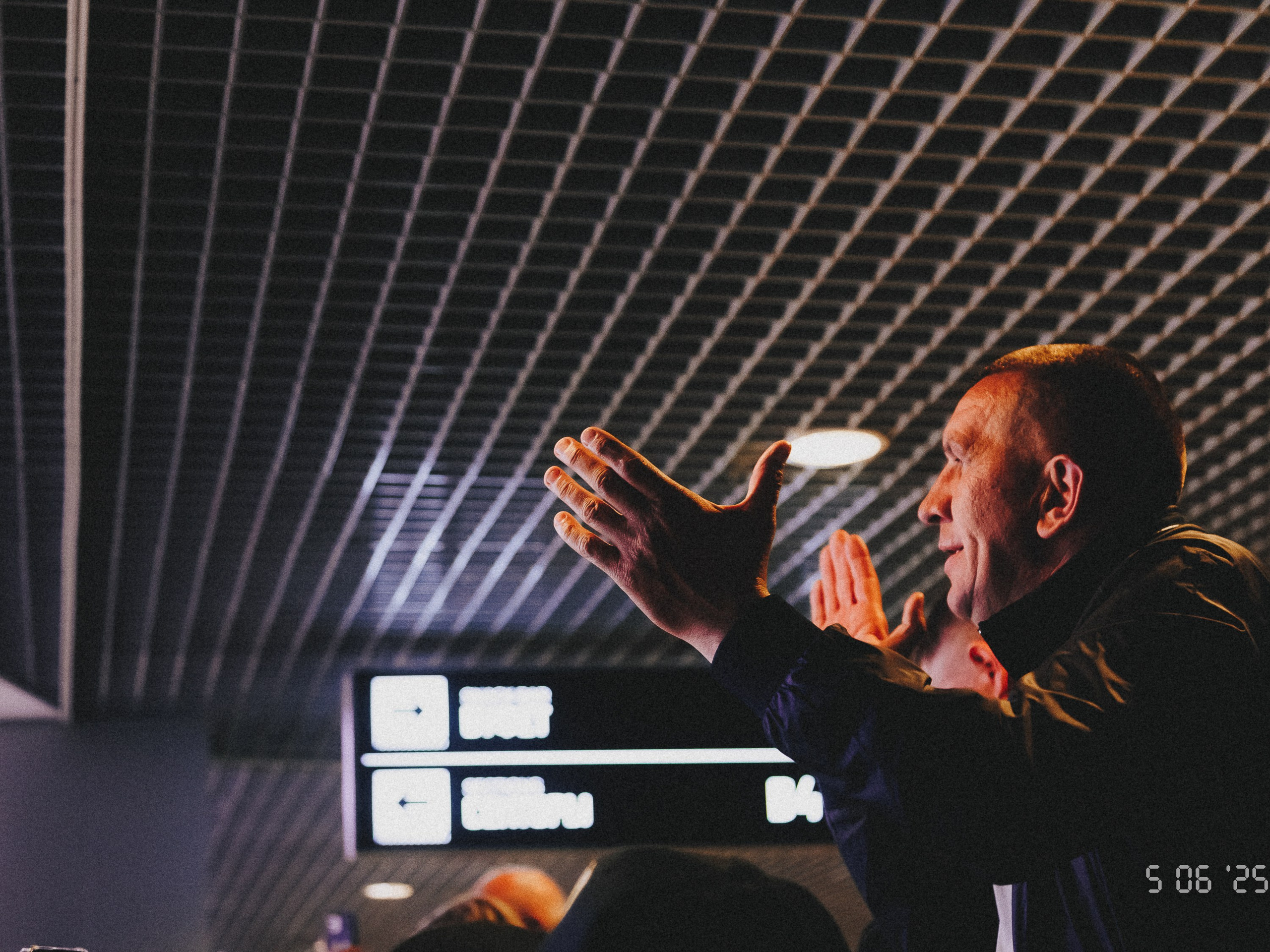 Съемка игры Трактор x Динамо. Репортажный фотограф Макс Брагин