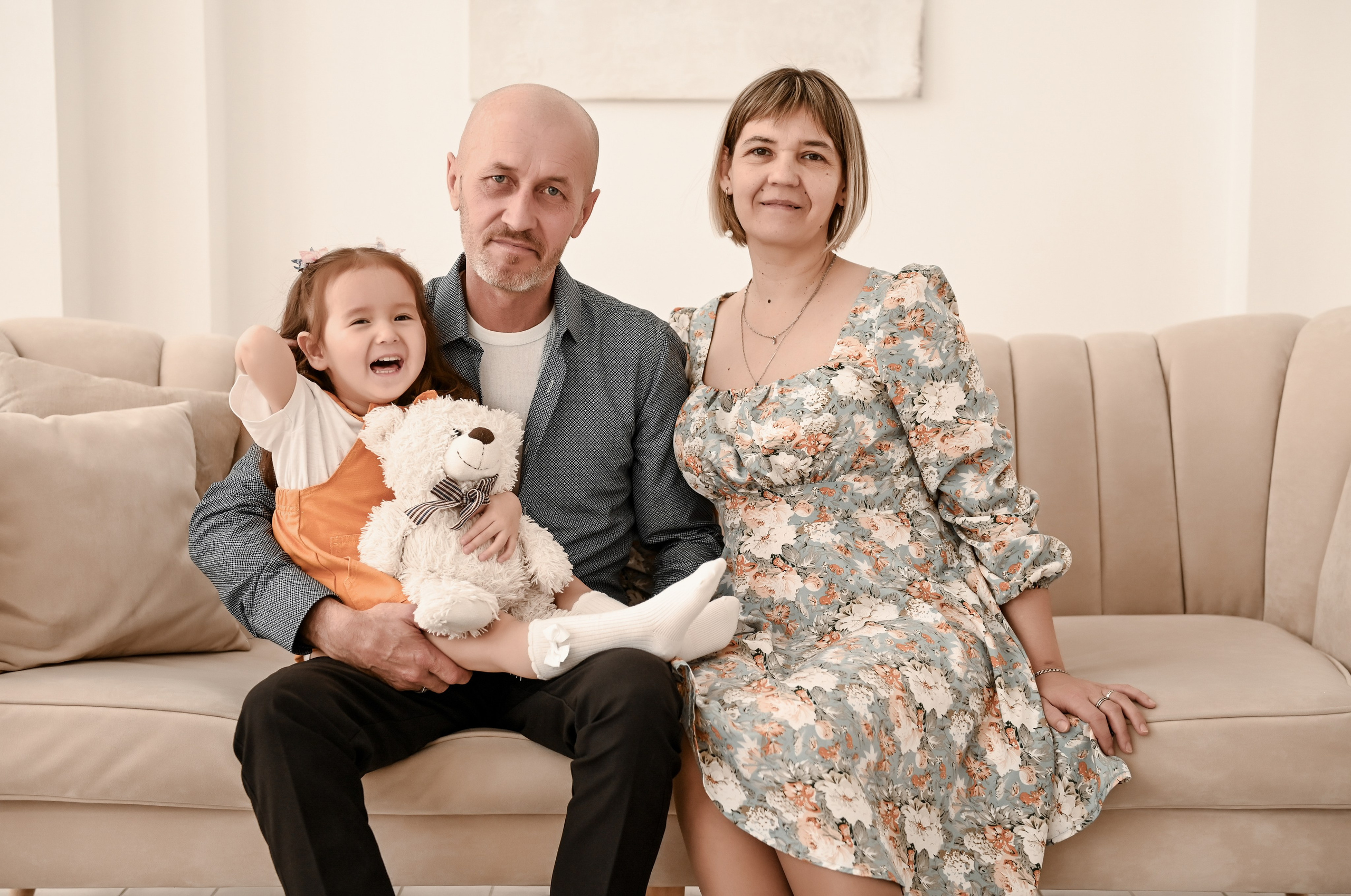 Семейная студийная  фотосессия 2. Свадебный, семейный, детский, контент фотограф в Омске Максим Ильин