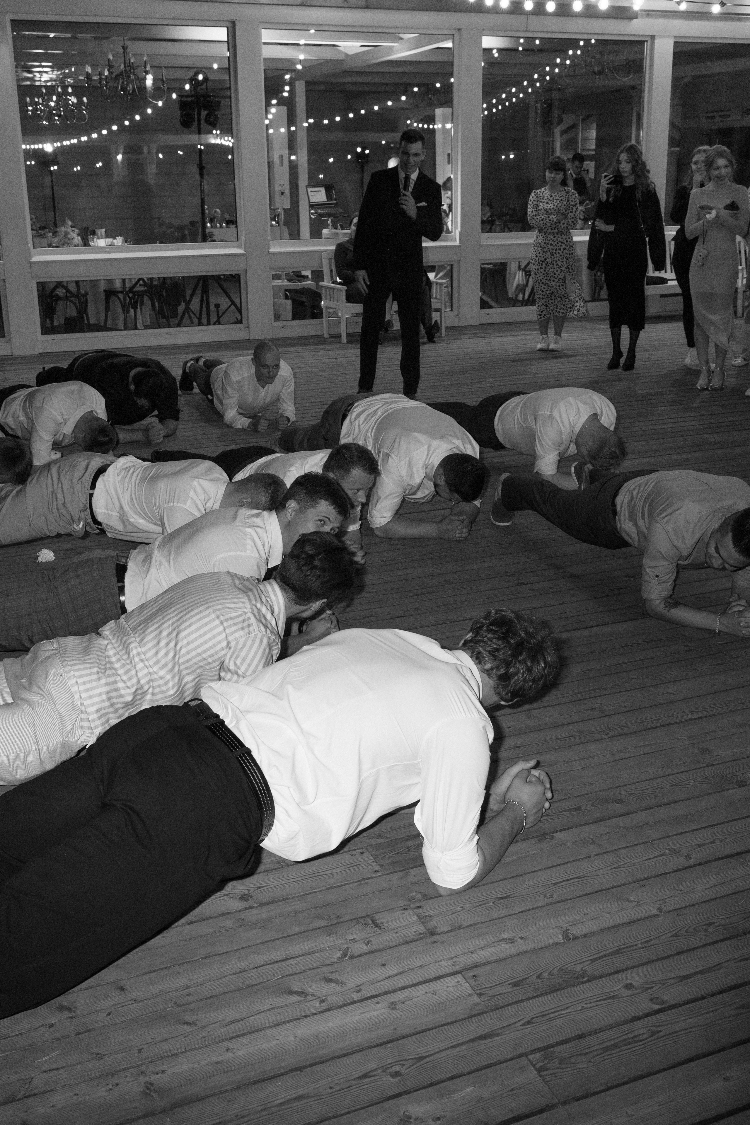 Лёня и Юля. Питер. От утра в отеле до вечеринки в ресторане на заливе. Цифра и плёнка. Свадебный фотограф Катерина Чулкова