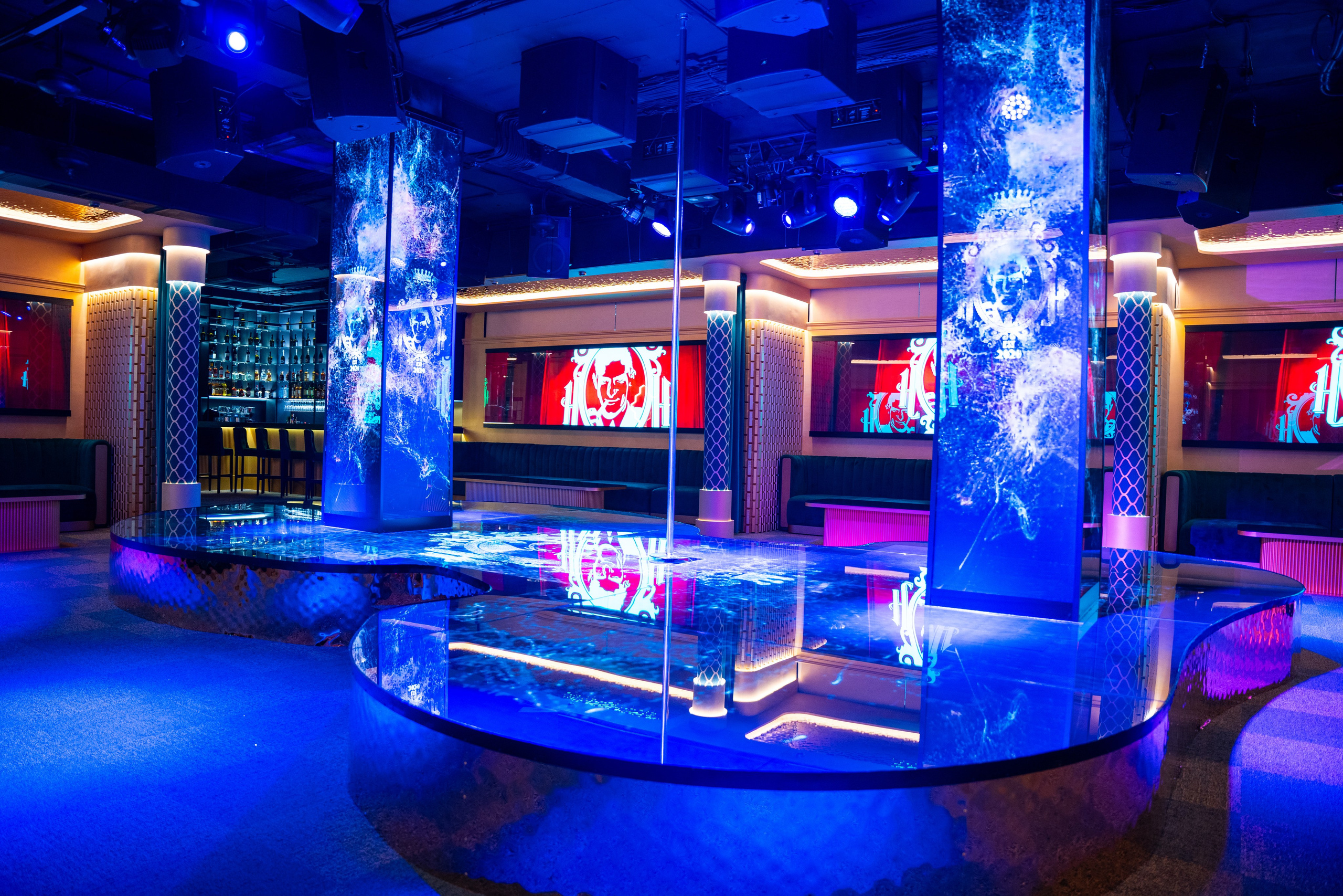 Фотосъемка интерьера стриптиз-клуба Hefner — элитный клуб Краснодара. Интерьерная фотосъемка клуба Hefner в Краснодаре — профессионально. Шедевры для Вас! Фотограф и Видеограф в Краснодаре Пахиев Руслан