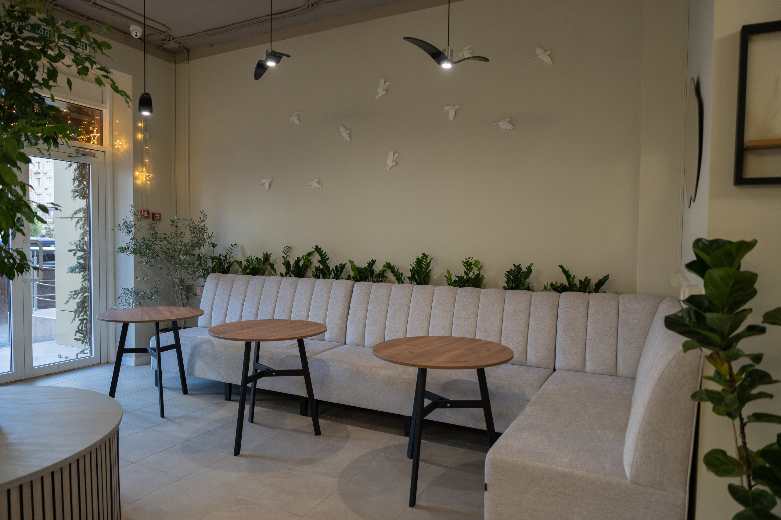 Интерьерная фотосъемка кофейни Love and Coffee — уютное место в Краснодаре Профессиональная фотосъемка интерьера кофейни в Краснодаре — Love. Шедевры для Вас! Фотограф и Видеограф в Краснодаре Пахиев Руслан