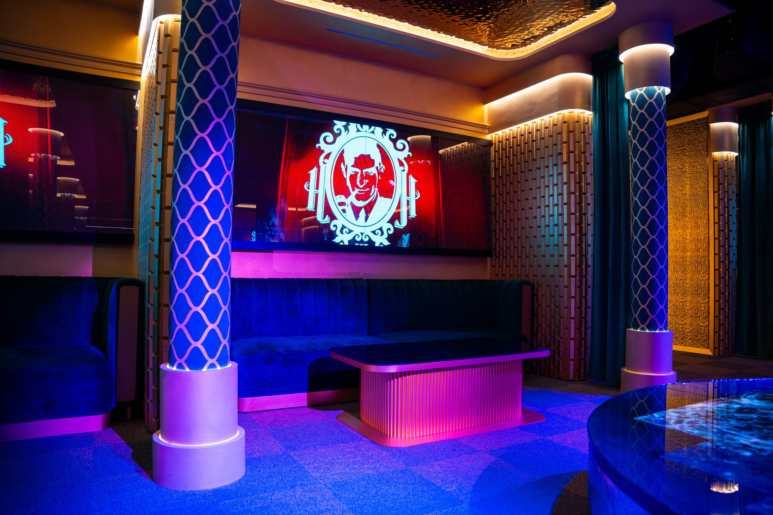 Фотосъемка интерьера стриптиз-клуба Hefner — элитный клуб Краснодара. Интерьерная фотосъемка клуба Hefner в Краснодаре — профессионально. Шедевры для Вас! Фотограф и Видеограф в Краснодаре Пахиев Руслан