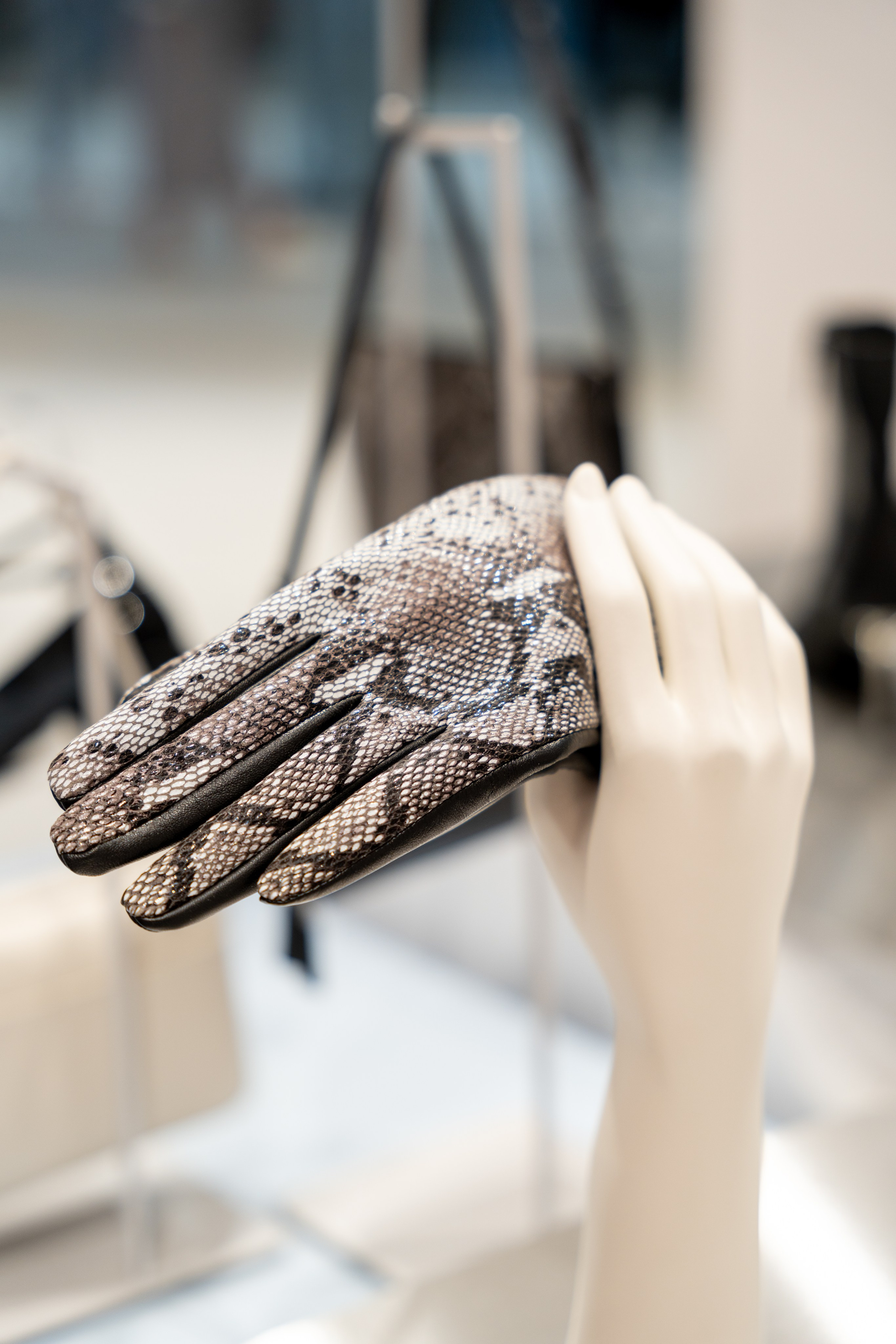 Интерьерная фотосъемка магазина Ekonika в Краснодаре — обувной бренд Профессиональная фотосъемка Ekonika — фирменный магазин в Краснодаре. Шедевры для Вас! Фотограф и Видеограф в Краснодаре Пахиев Руслан