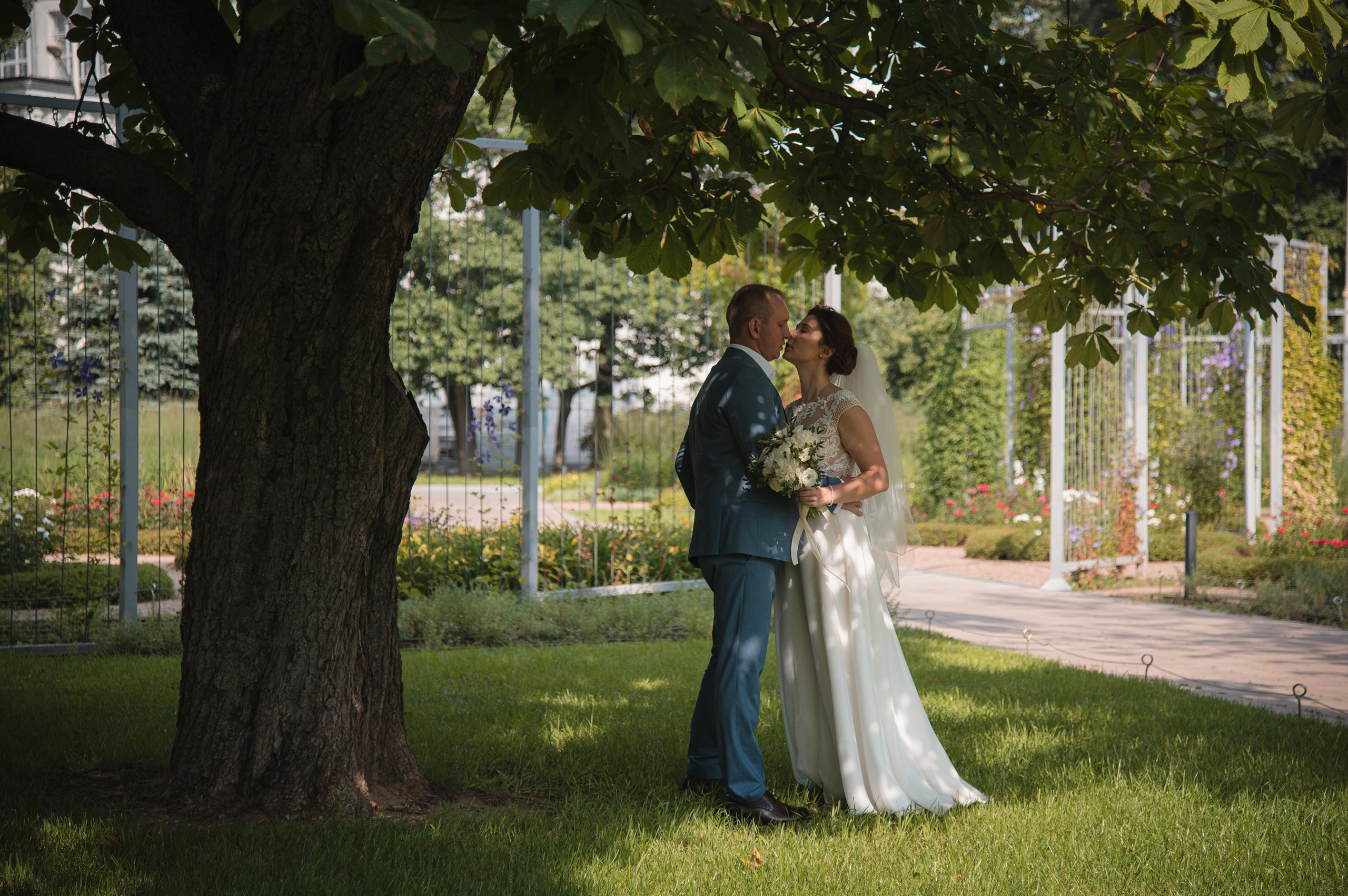Прогулка молодожёнов Ксении и Александра. Семейный, портретный, репортажный фотограф lifestyle в Москве и Кирове