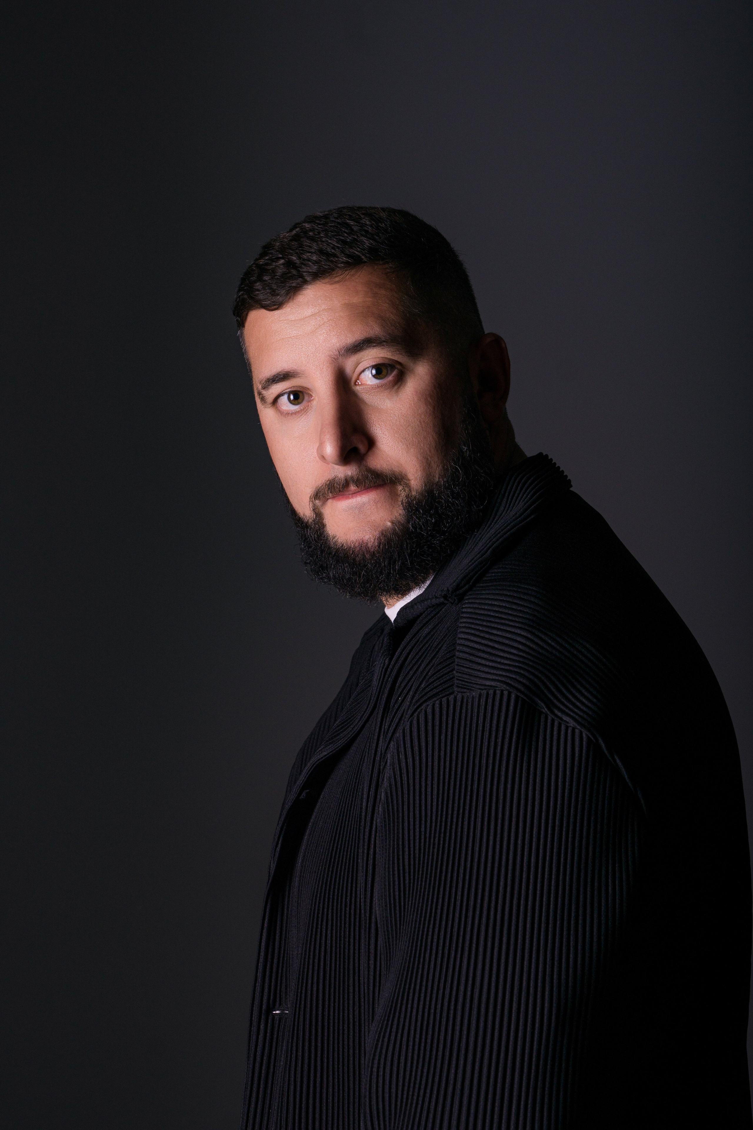 М и В. Фотограф