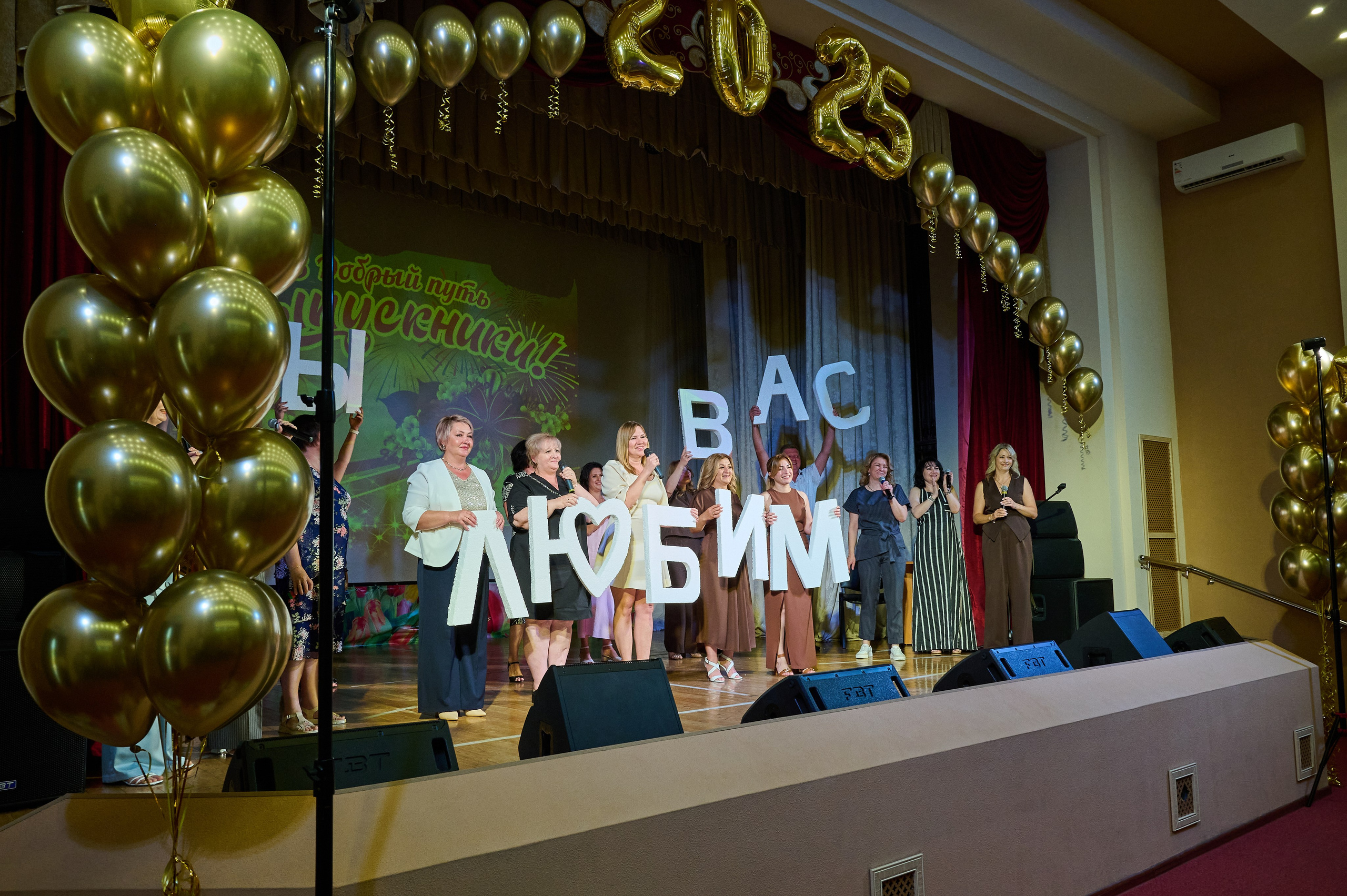 Вручение 11 классы. Жизнь курорта Кабардинка в фотографиях