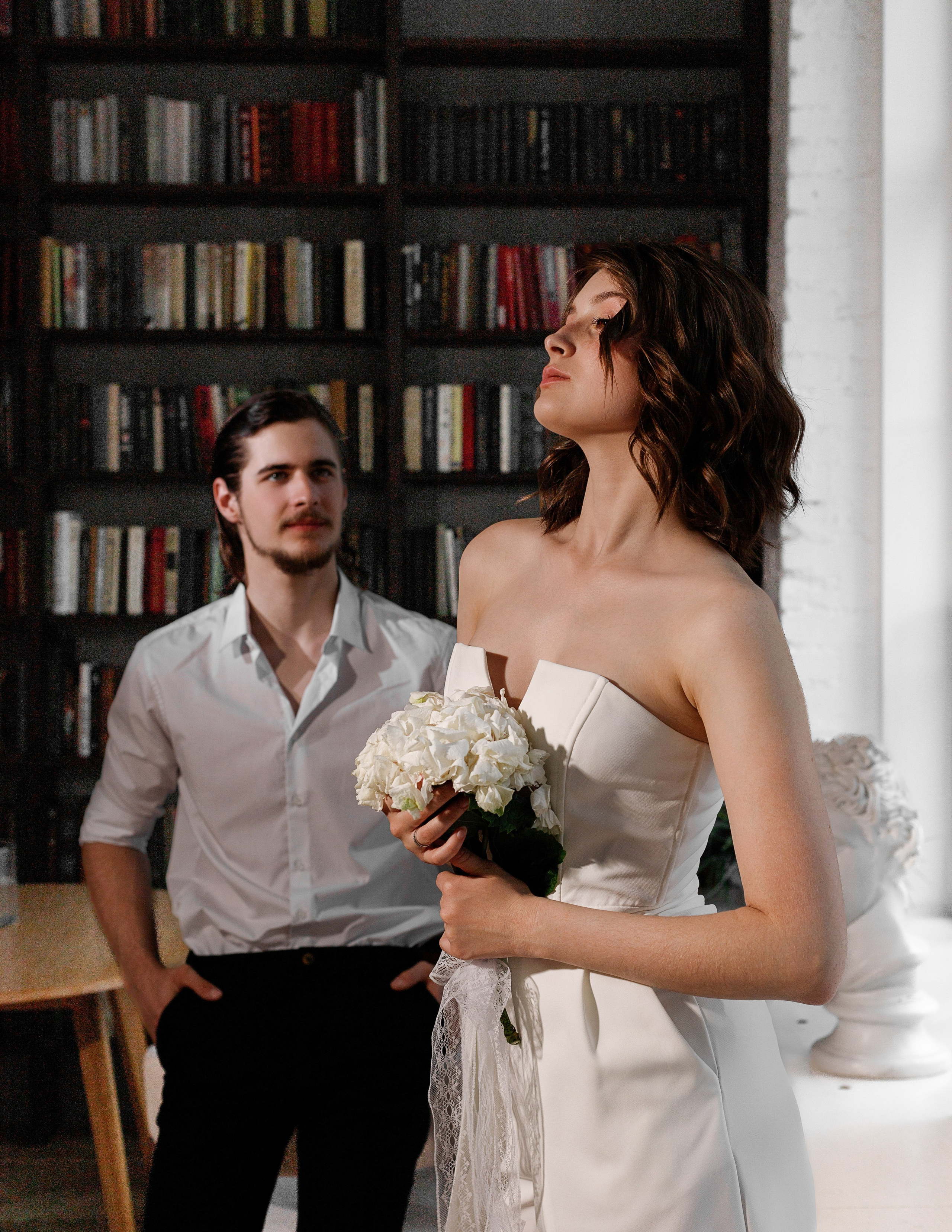 Магия свадебного дня в Новосибирске, свадебная лавстори в студии и на уличной локации. Фотограф Ольга Баранова