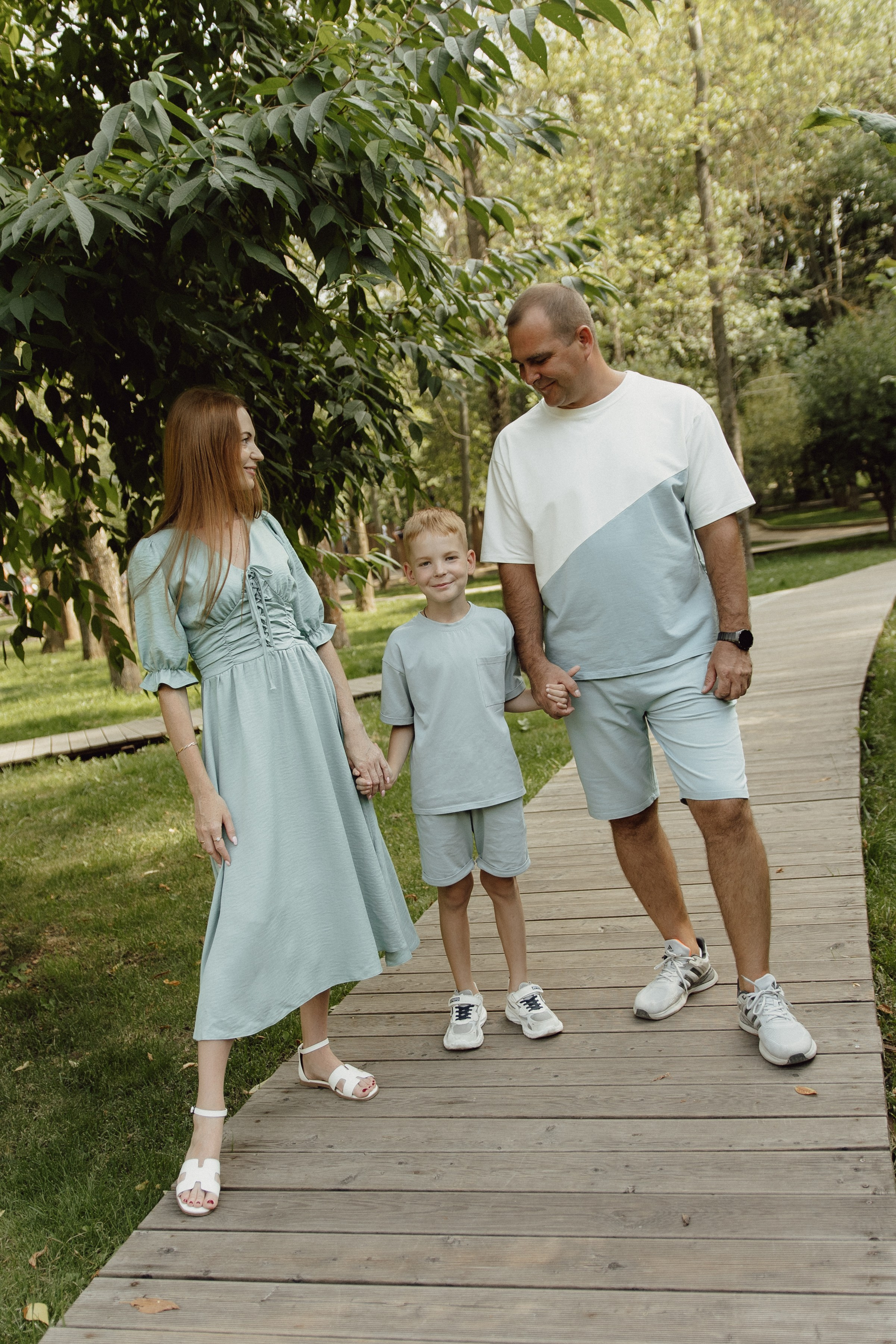 Семья Мельниковых в парке. Фотограф в Кирове и Кирово-Чепецке Валерия Шиляева