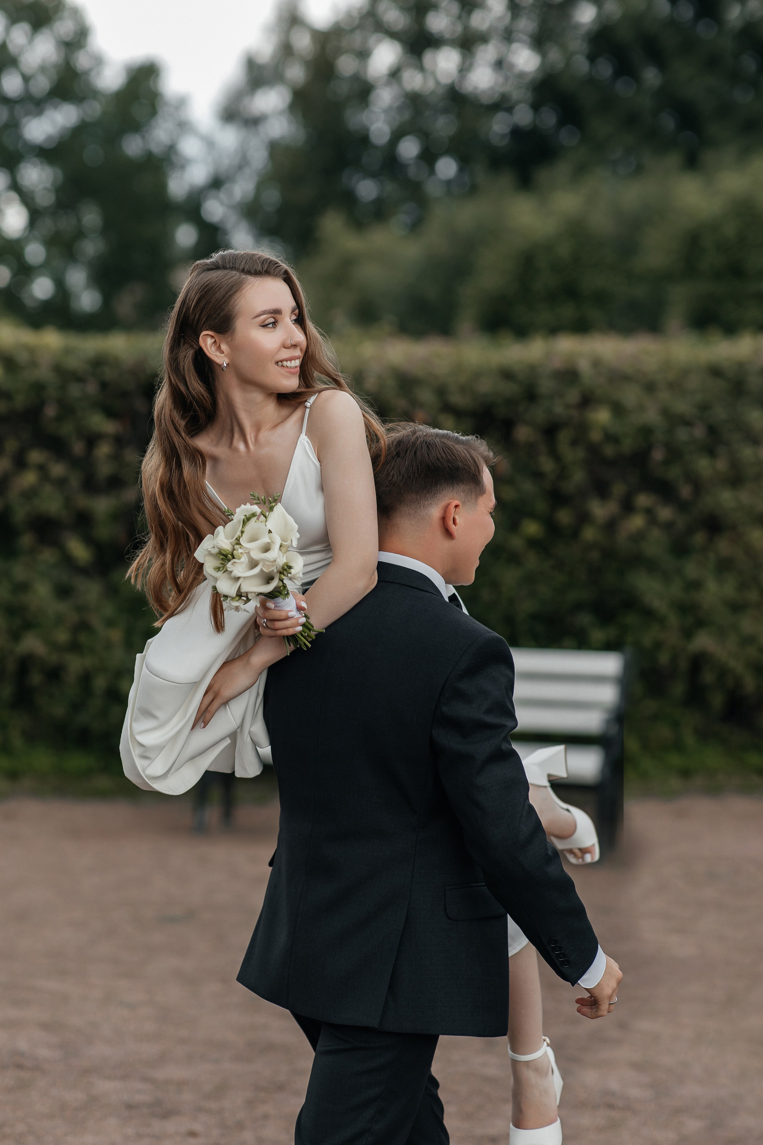 Свадебная фотосессия в усадьбе Кусково. Свадебный фотограф в Москве Дарья Олендарёва