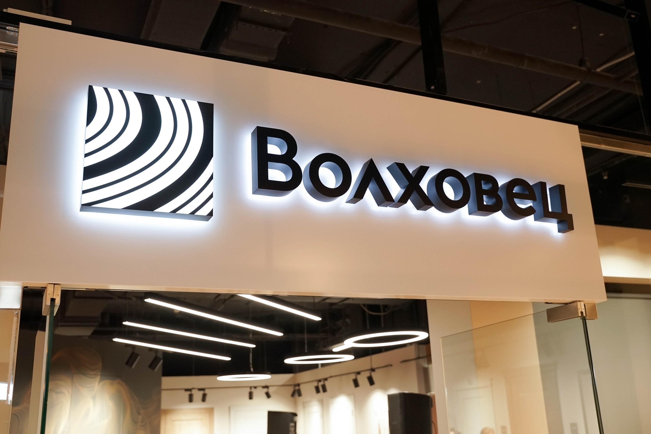 Репортажная съемка в салоне дверей