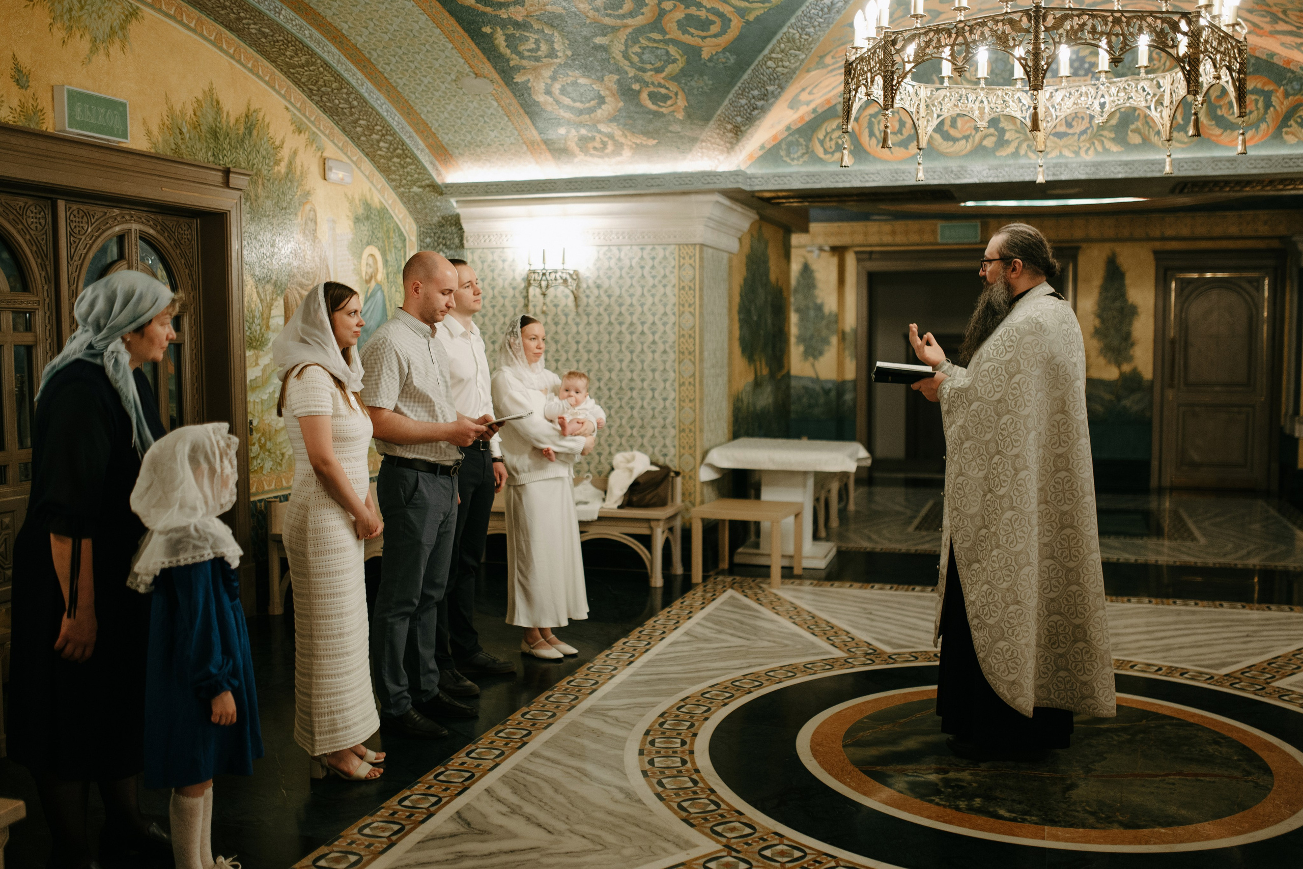 Крещение в Сретенском монастыре. Семейный и свадебный фотограф в Москве Татьяна Николаева