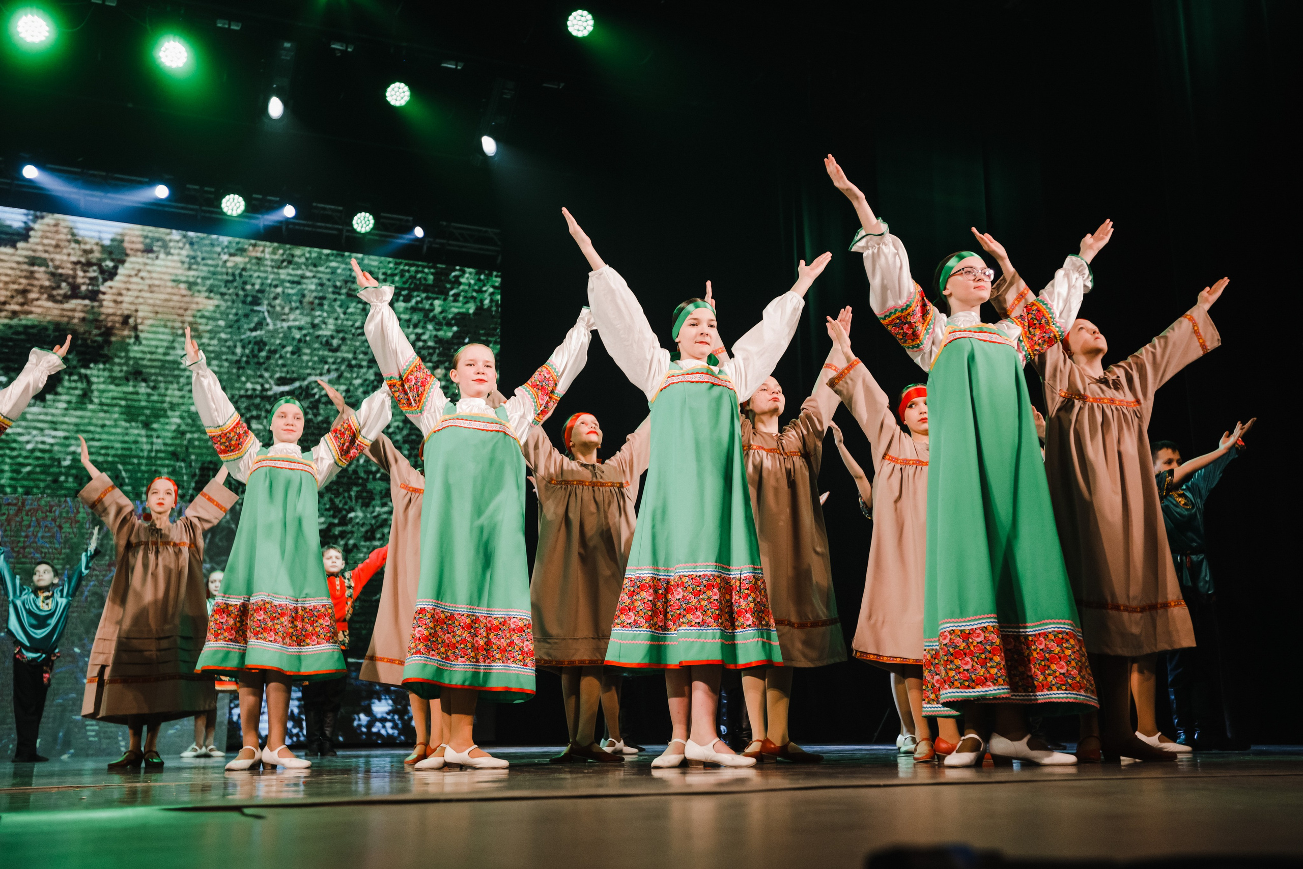 Отчетный концерт Dazz Crew & Искорки 2024. Роман Урумбаев фотограф Нижневартовск