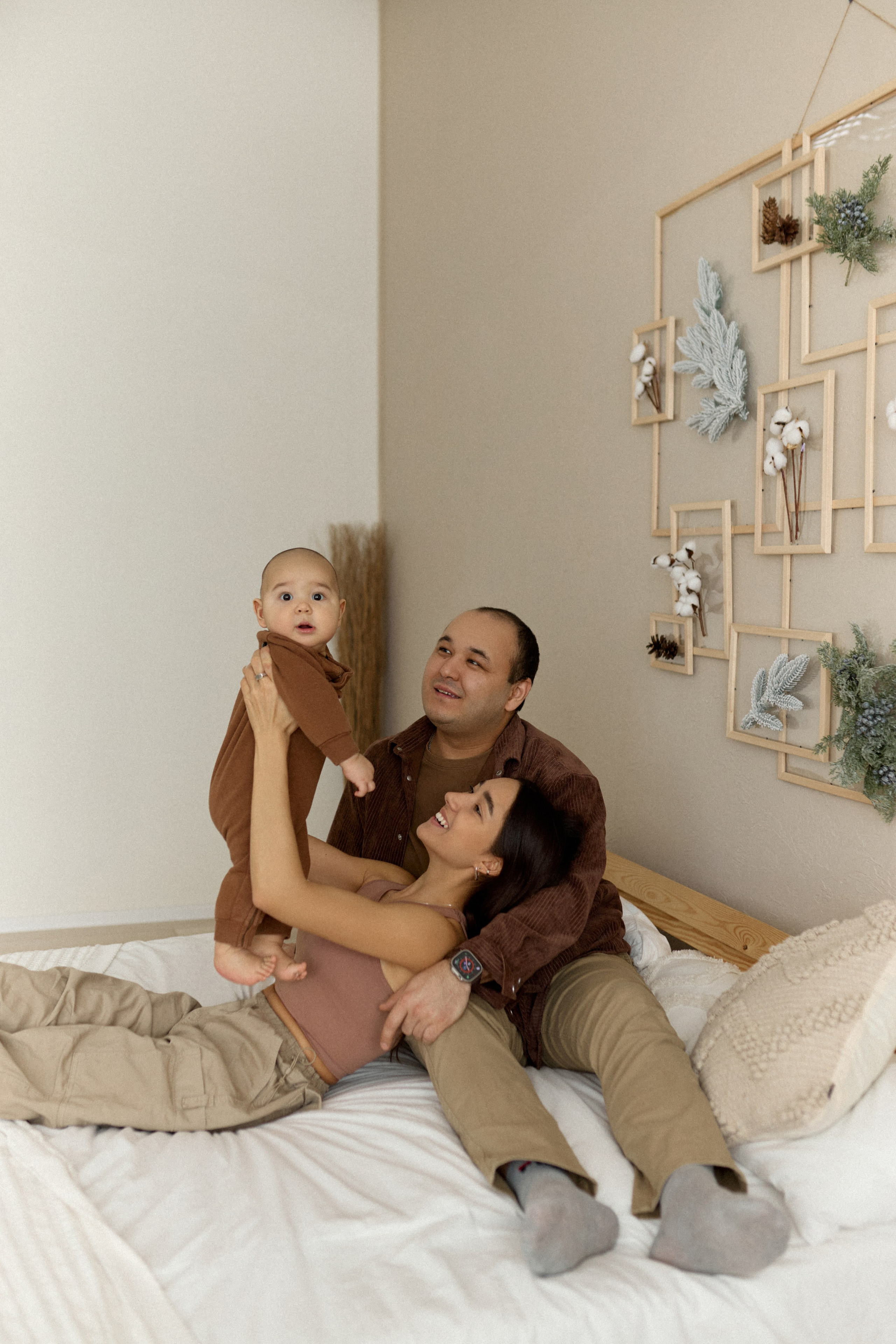 Семейная фотосессия в фотостудии. Сестры Карабаза. Фотографы и ретушеры в Москве и Санкт-Петербурге