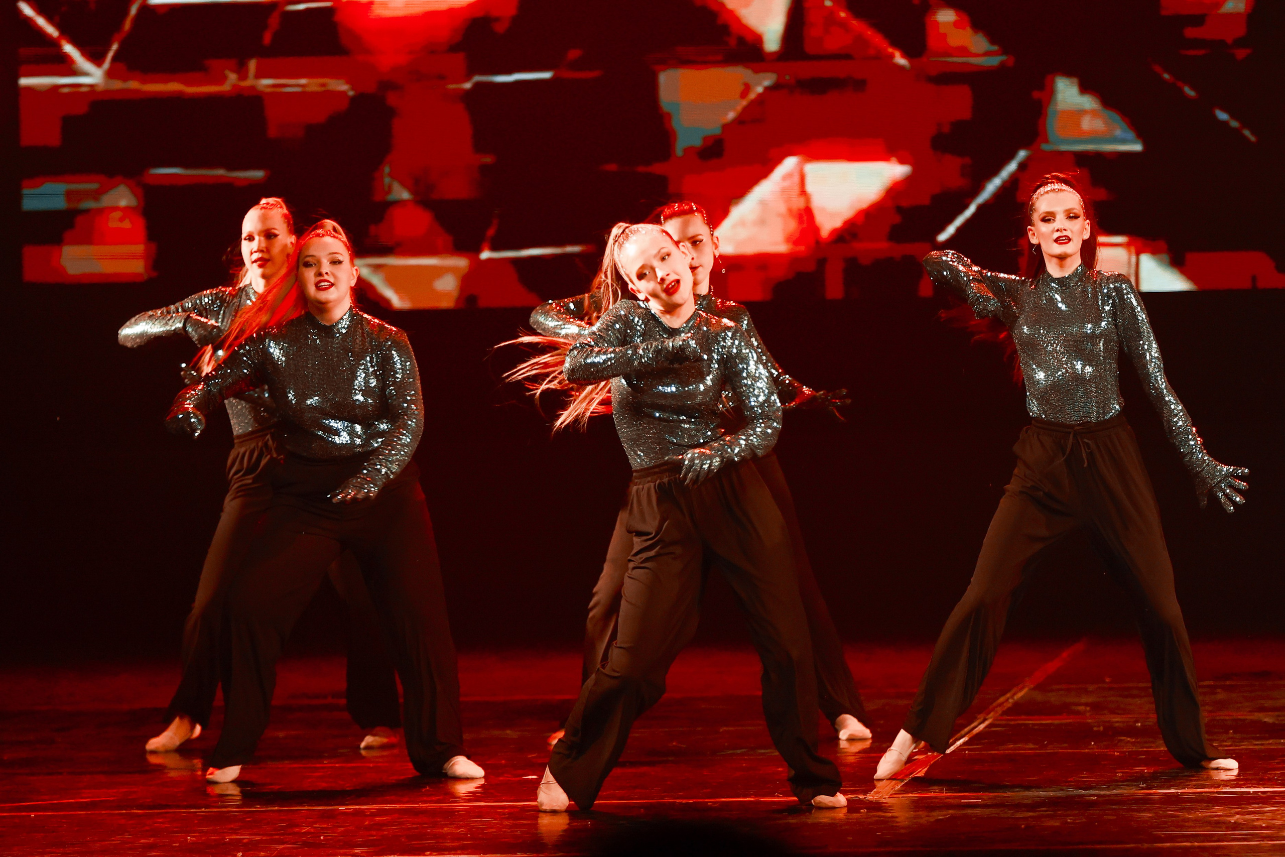 TODES Новогодняя перезагрузка 2024. MIG — студия спортивной фотографии Михаила Голянского