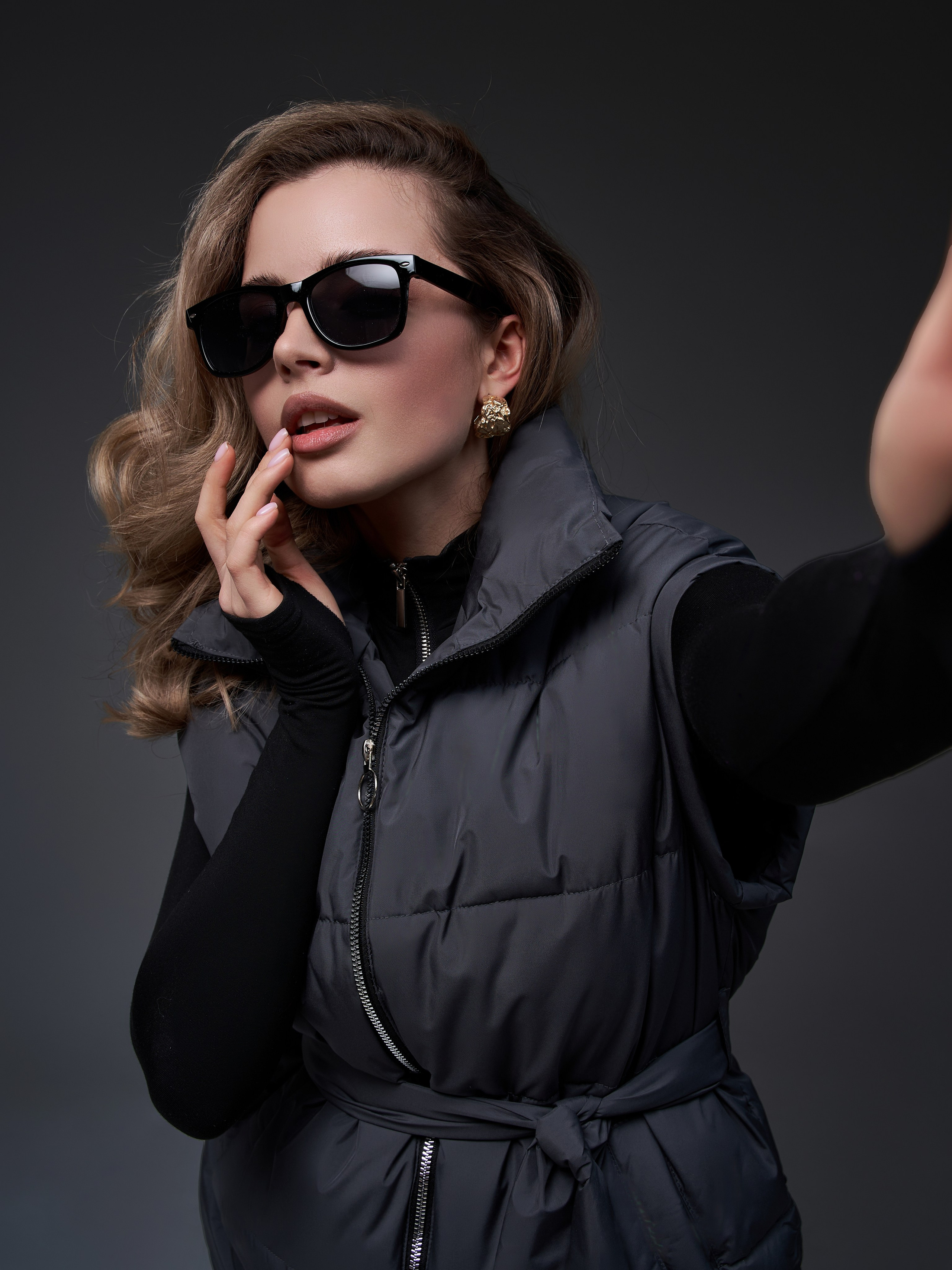 Желетки женские. Фотограф для маркетплейсов в Москве