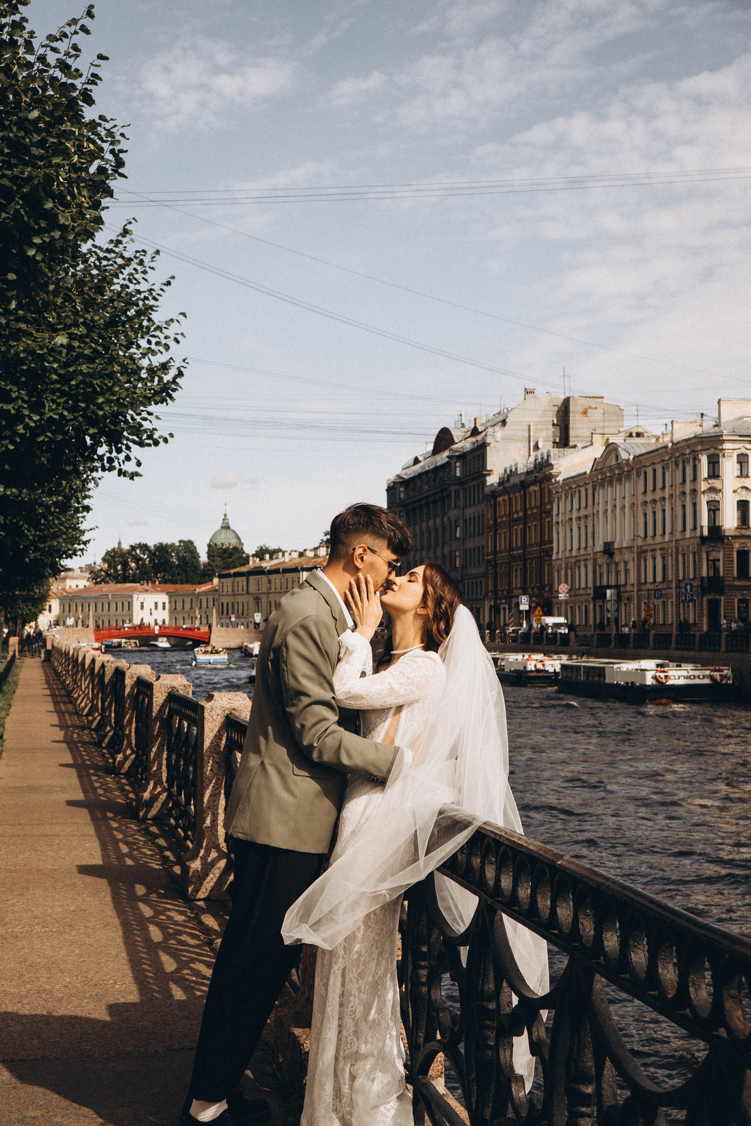 СВАДЕБНАЯ ПРОГУЛКА ВОЗЕ ИСАИКЕВСКОГО СОБОРА АСТОРИИ И ЗАКОНОДАЛЕТНОГО СОБРАНИЯ. Профессиональный фотограф, Санкт-Петербург — Виктория Богомолова