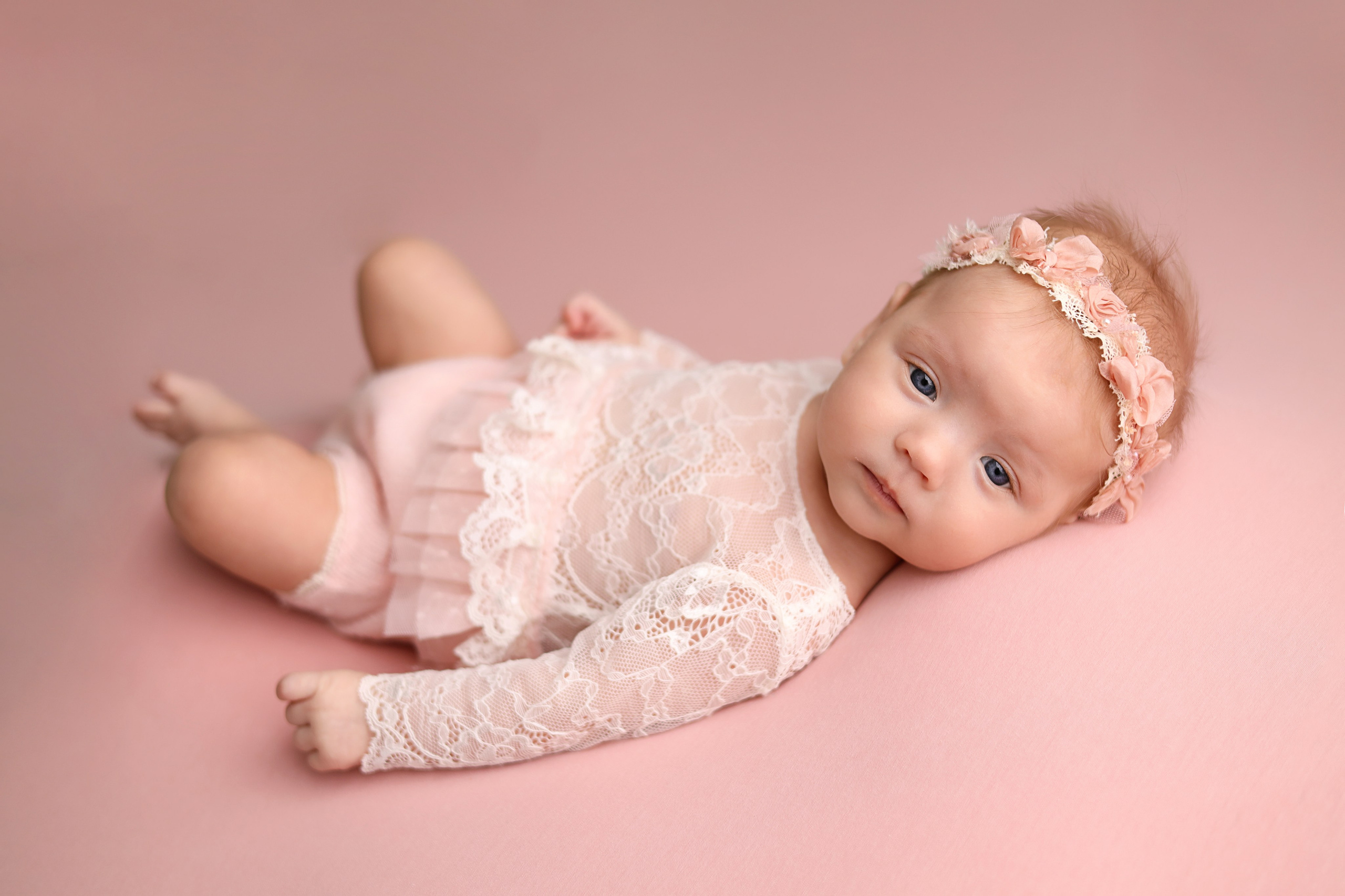 Катюше и Ксении 2 месяца. Фотограф новорожденных Москва. Ньюборн фотограф Москва