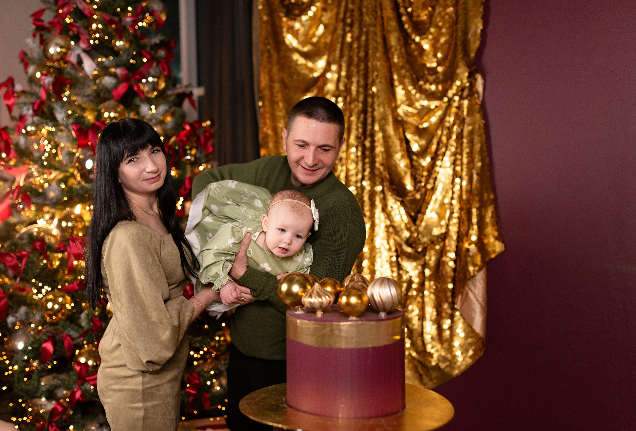 Семейная фотосессия в зале Невский фотостудии Питер. Детский и семейный фотограф в Сургуте и Нефтеюганске Анна Старцева