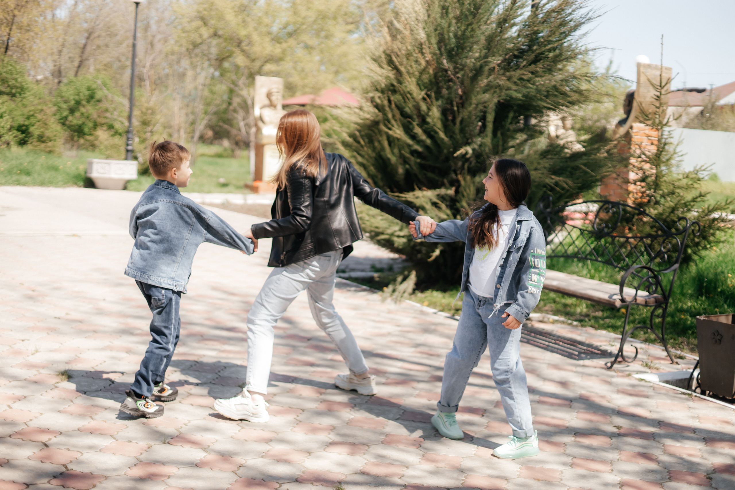 Семейная прогулка в парке. Ольга Плаксина фотограф в Саратове