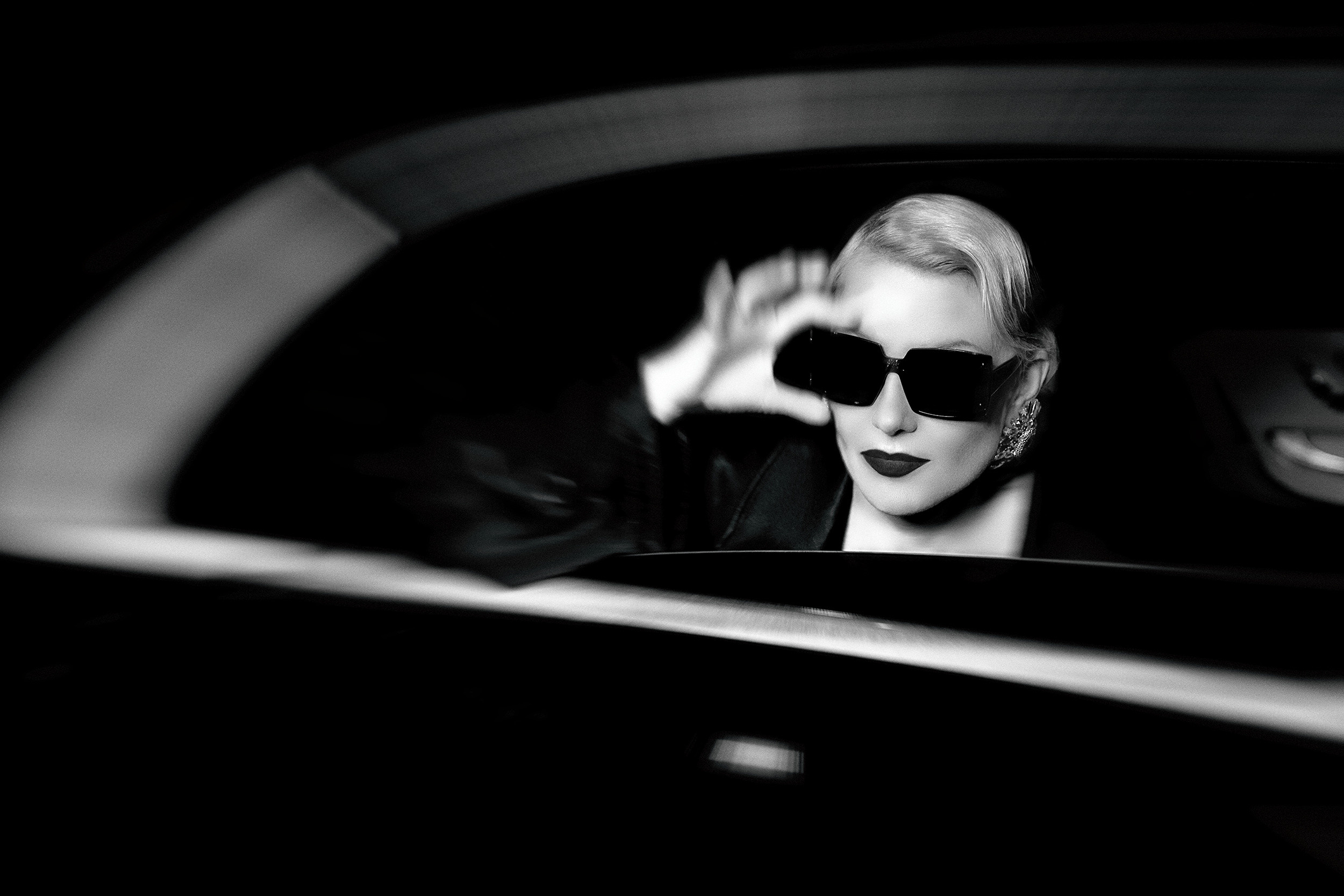 actress, film director, and screenwriter  Рената Литвинова советская и российская актриса театра и кино, кинорежиссёр, сценарист, телеведущая, певица. Заслуженная артистка РФ  лауреат Государственной премии России двукратный лауреат открытого российского кинофестиваля  «Кинотавр»  fashion photography model mua photosession photo shoot brend magazin  фотосессия мода гламур voque  Женский стиль 