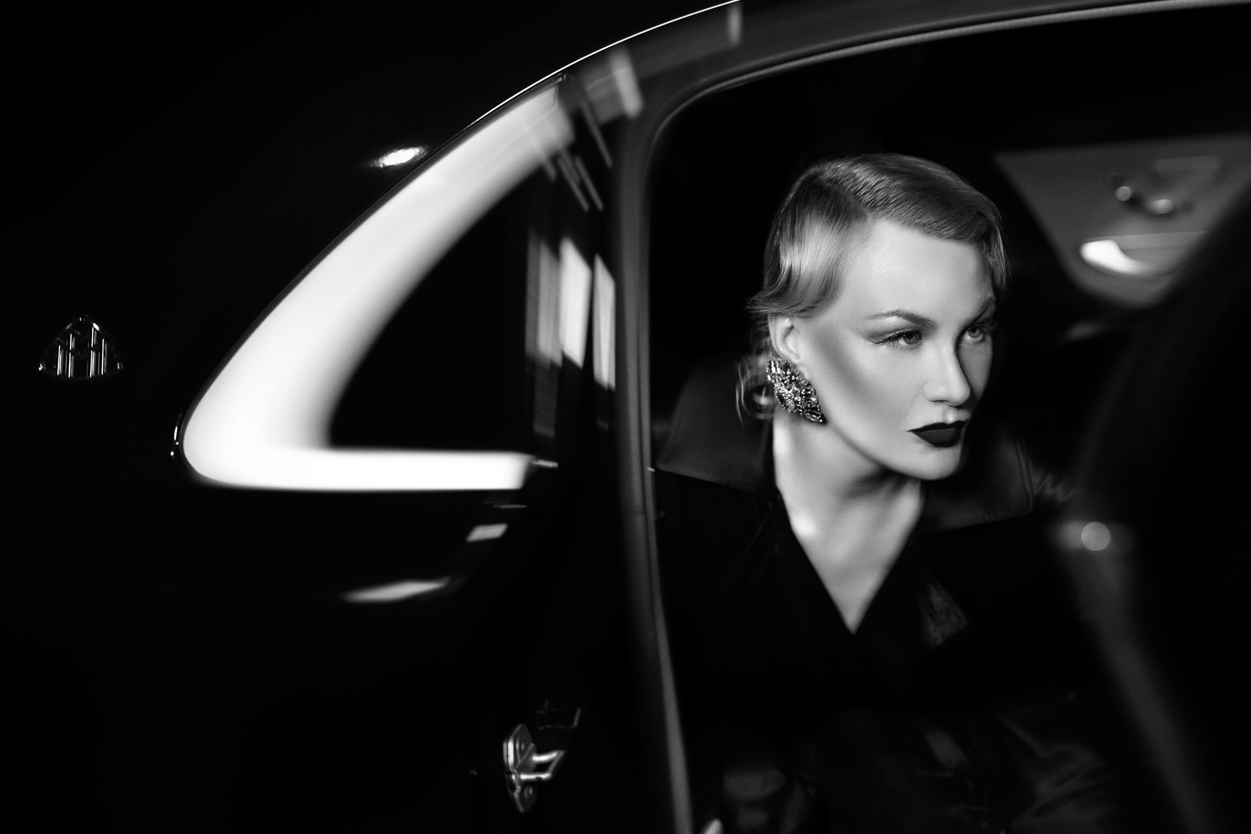 actress, film director, and screenwriter  Рената Литвинова советская и российская актриса театра и кино, кинорежиссёр, сценарист, телеведущая, певица. Заслуженная артистка РФ  лауреат Государственной премии России двукратный лауреат открытого российского кинофестиваля  «Кинотавр»  fashion photography model mua photosession photo shoot brend magazin  фотосессия мода гламур Vogue  Женский стиль 