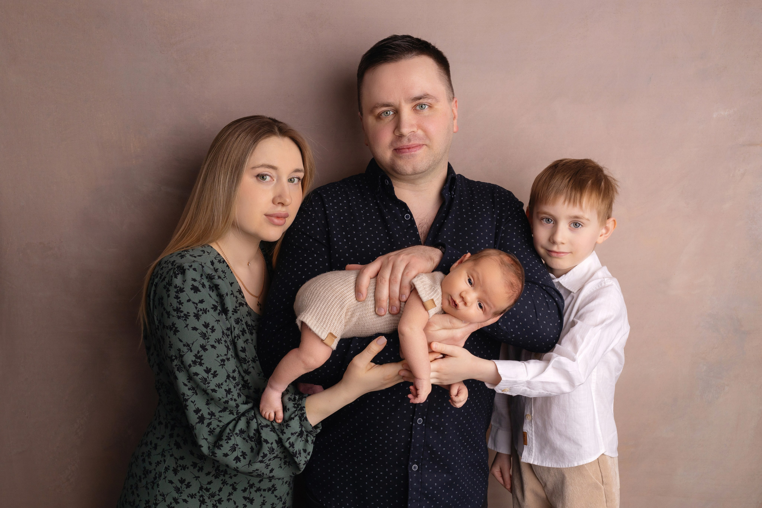 Семейные кадры от Elvira Kamaeva. Фотограф новорожденных малышей в Омске и Омской области Эльвира Камаева