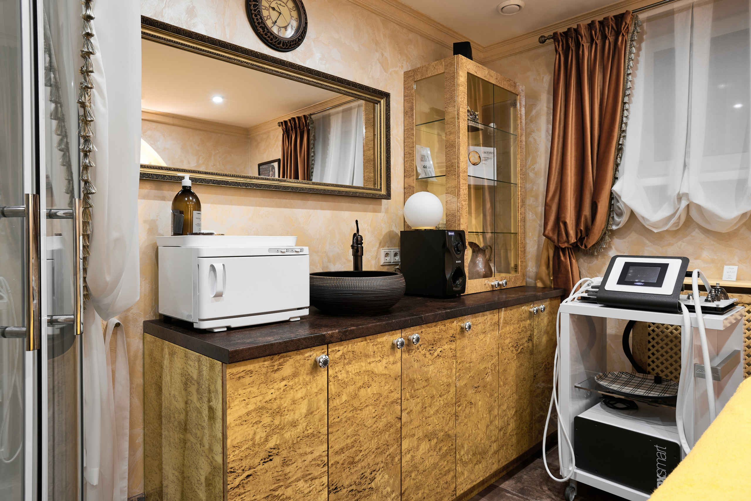 Салон красоты (Эмира). Автомобильный и интерьерный фотограф в Минске Александр Тагаев