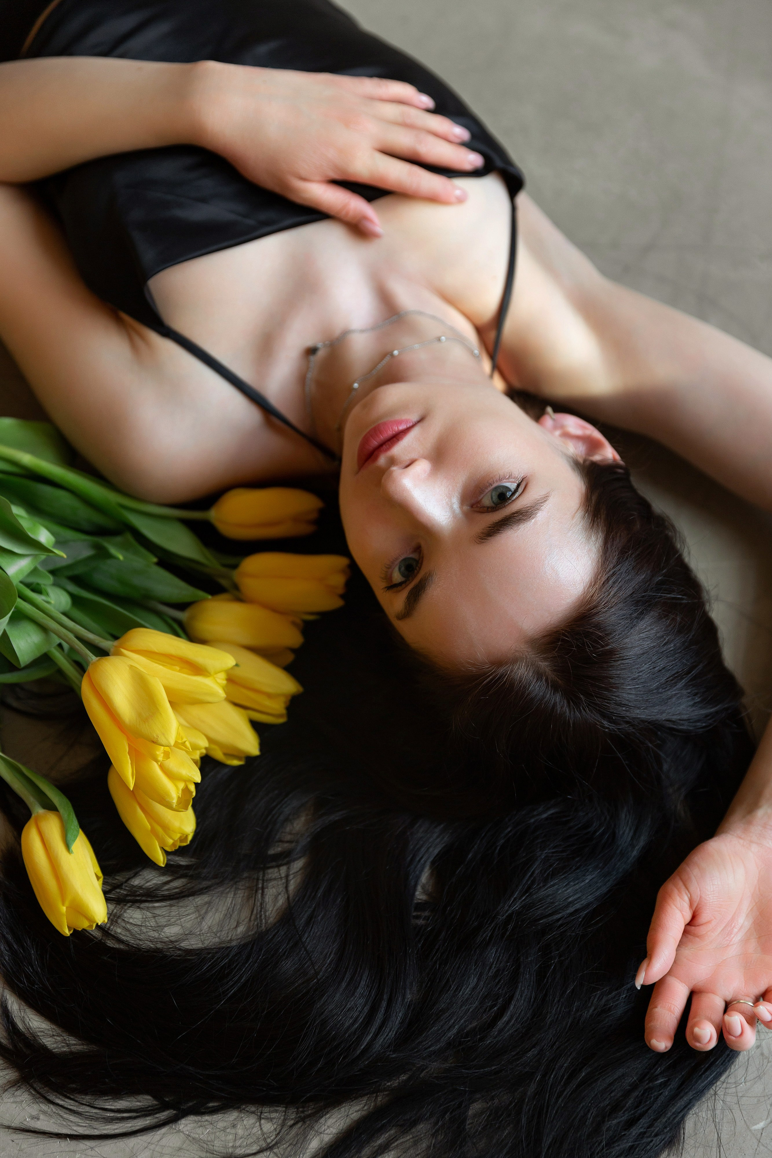 Фотосессия девушки с тюльпанами. Свадебный и портретный фотограф в Санкт-Петербурге Надежда Чечулина