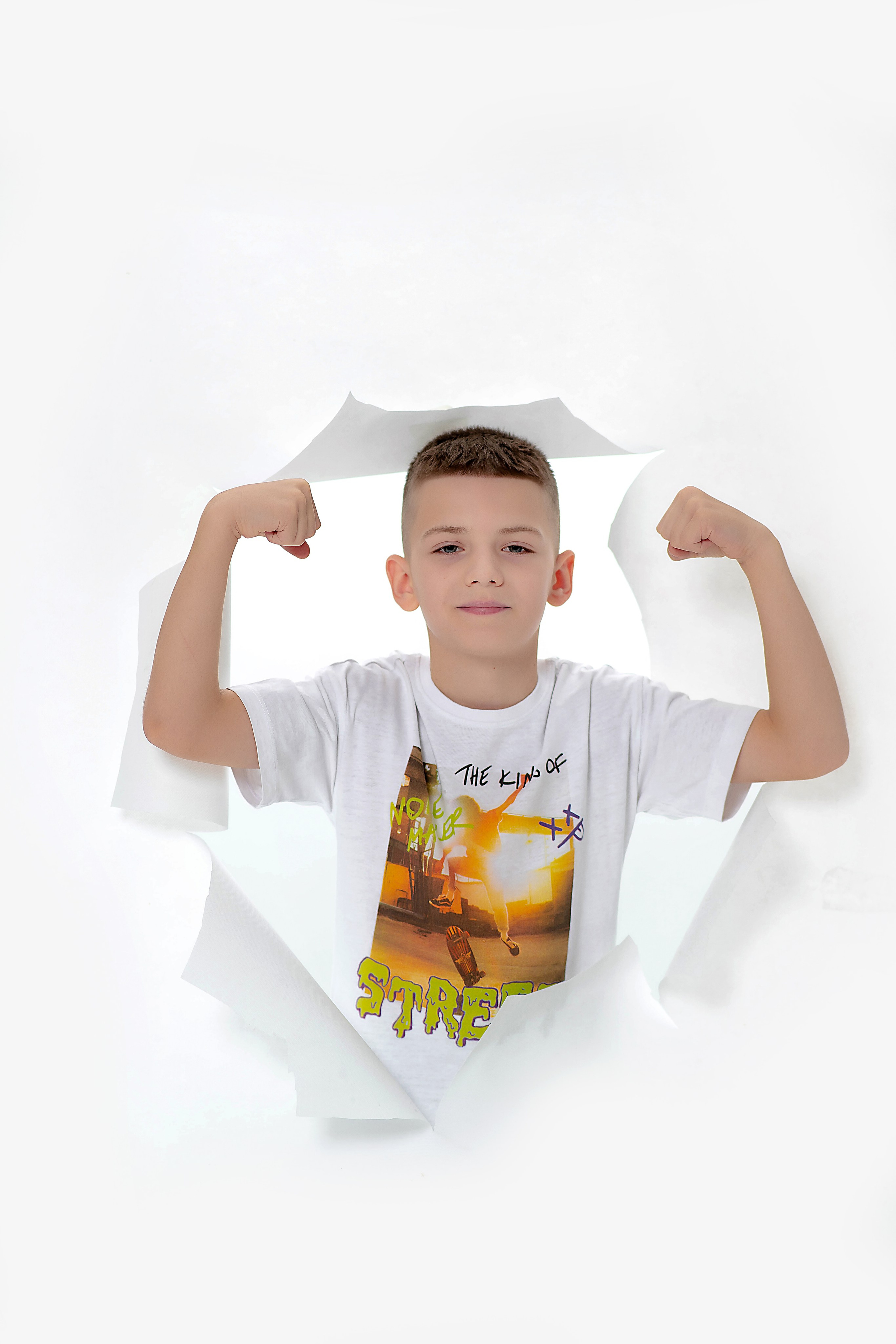 «Школьные годы» (до 120 страниц) для 1-4 и 5-9 классов. Современные Выпускные Альбомы в Ростове-на-Дону