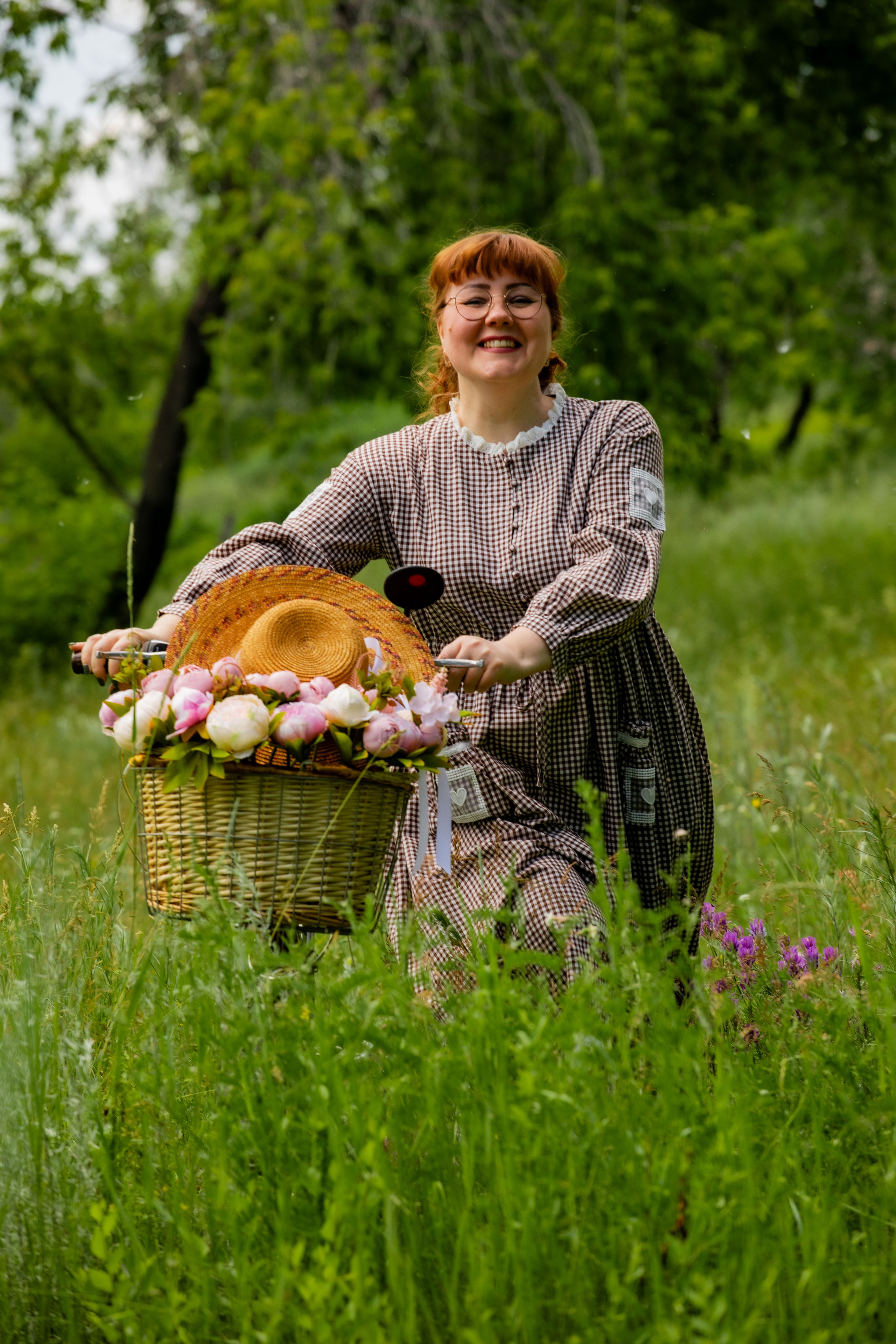 Дама с ретро-велосипедом. Фотограф Екатерина Козловская