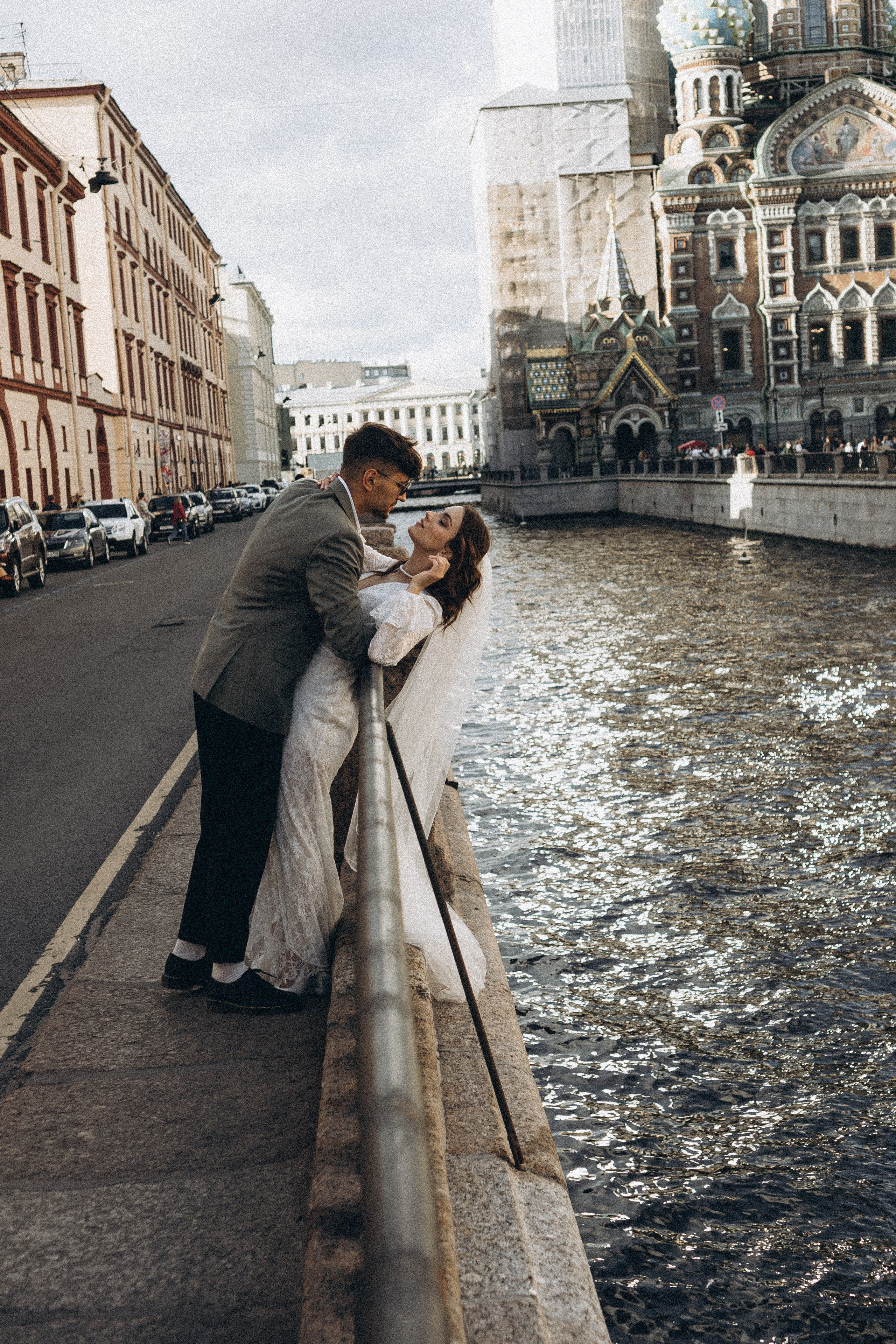 СВАДЕБНАЯ ПРОГУЛКА ВОЗЕ ИСАИКЕВСКОГО СОБОРА АСТОРИИ И ЗАКОНОДАЛЕТНОГО СОБРАНИЯ. Профессиональный фотограф, Санкт-Петербург — Виктория Богомолова