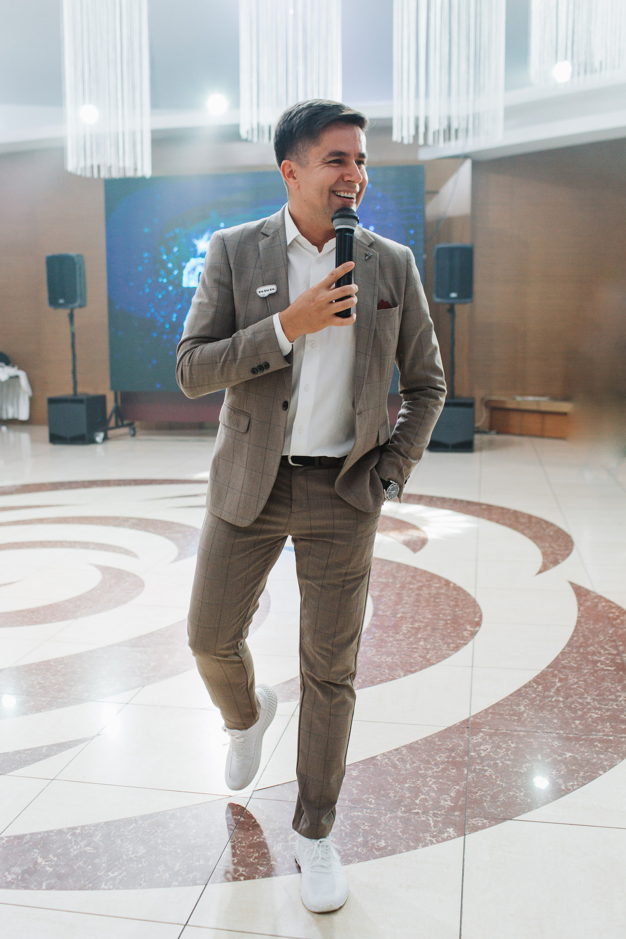 Ведущий мероприятий Владимир Петренко