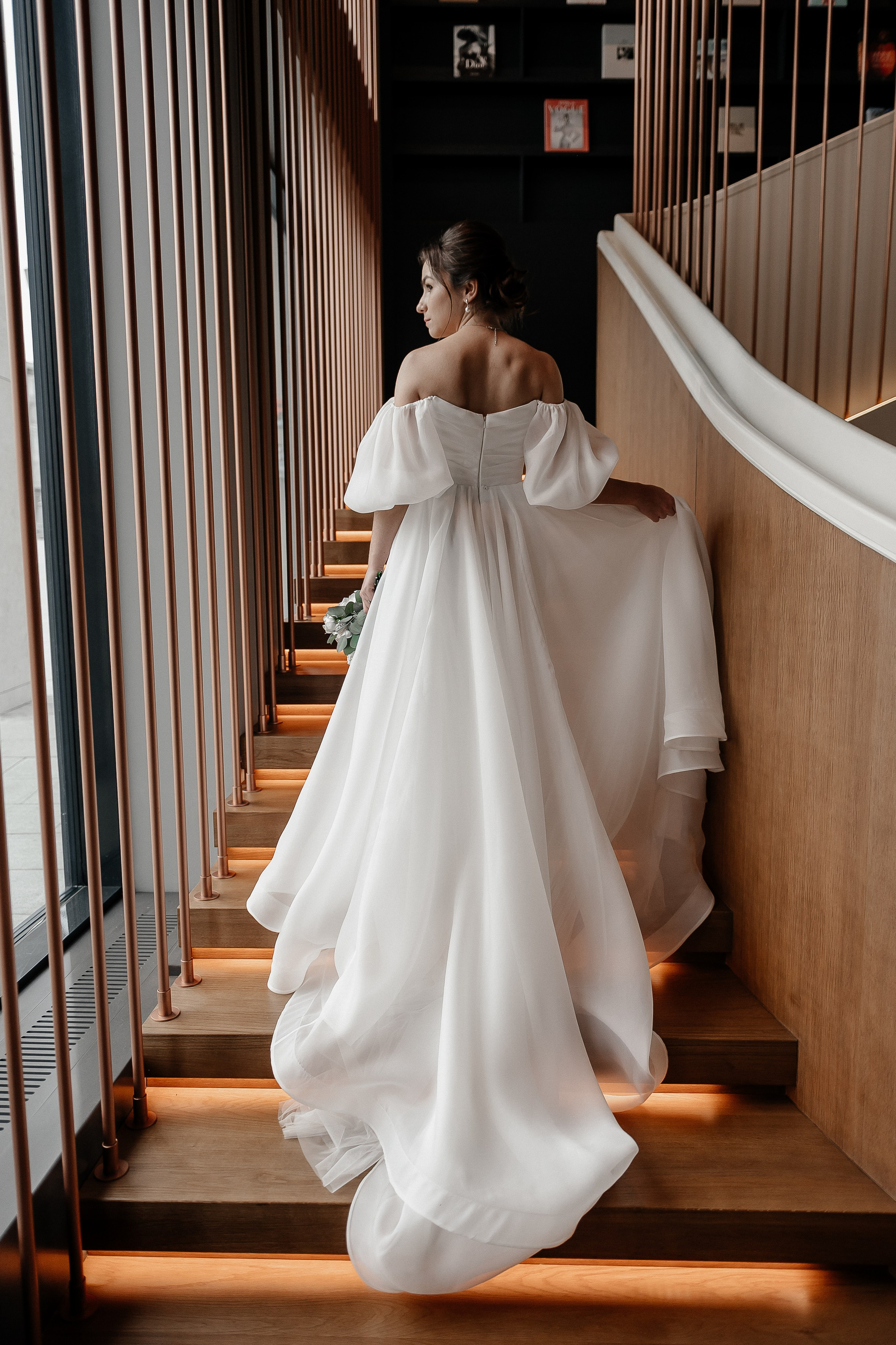 Невеста на лестнице в Movenpick Moscow Taganskaya